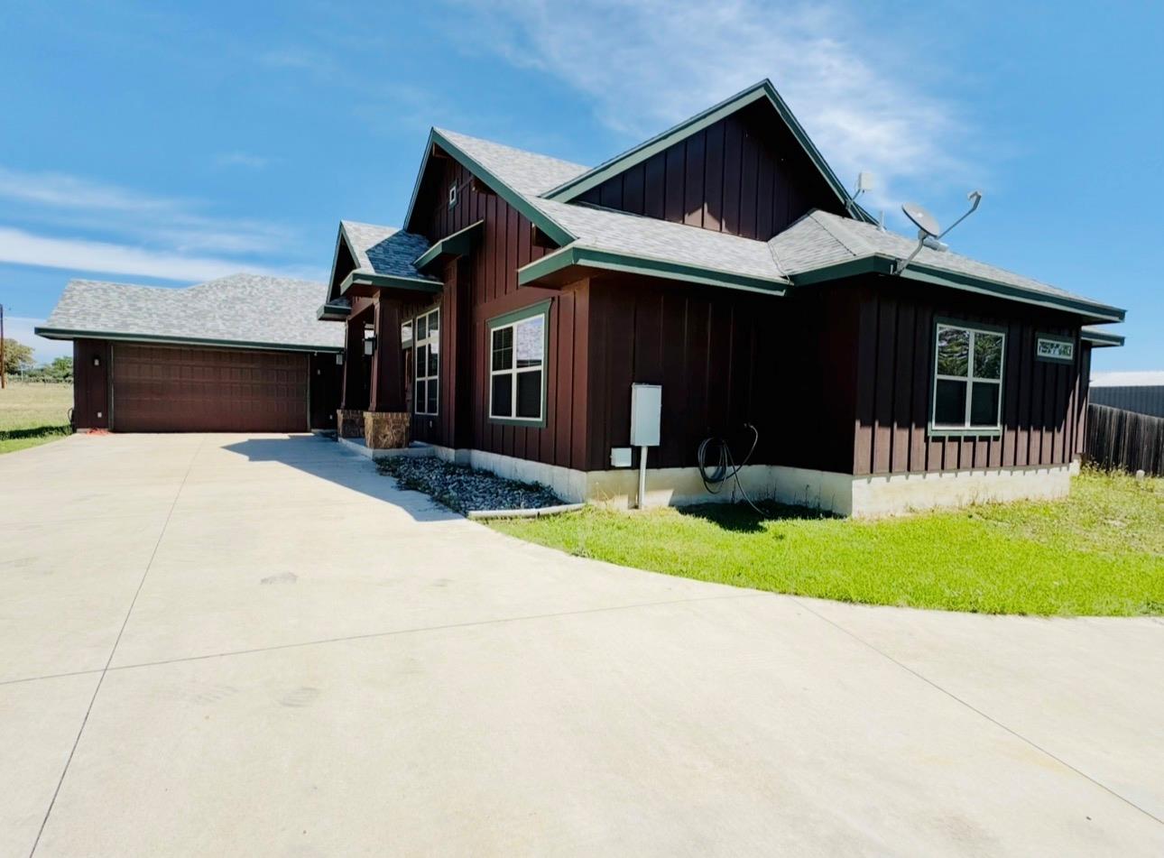 1094 Raintree Ln, Elgin, TX 78621