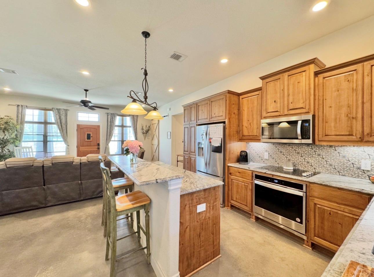 1094 Raintree Ln, Elgin, TX 78621