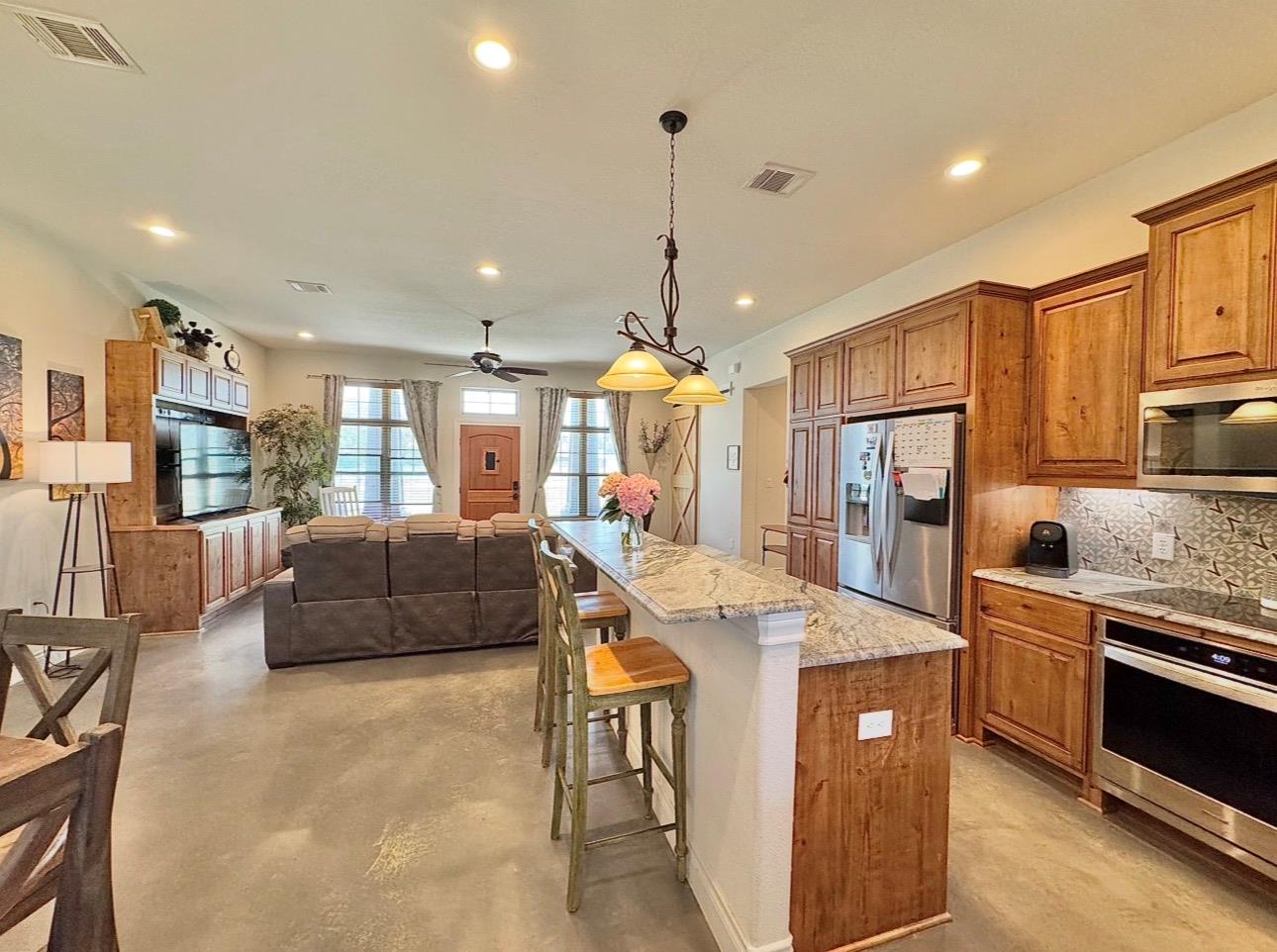 1094 Raintree Ln, Elgin, TX 78621