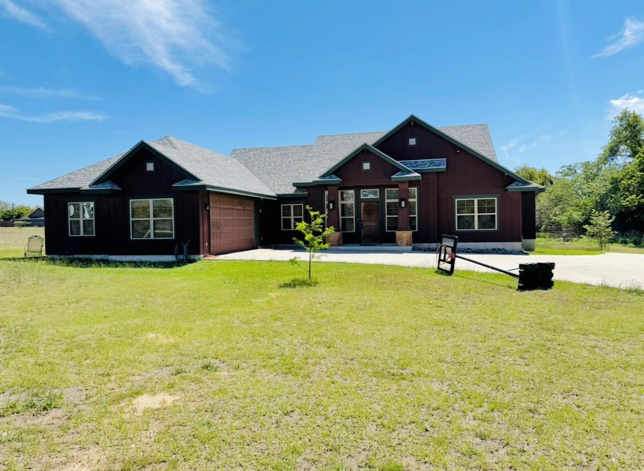 1094 Raintree Ln, Elgin, TX 78621