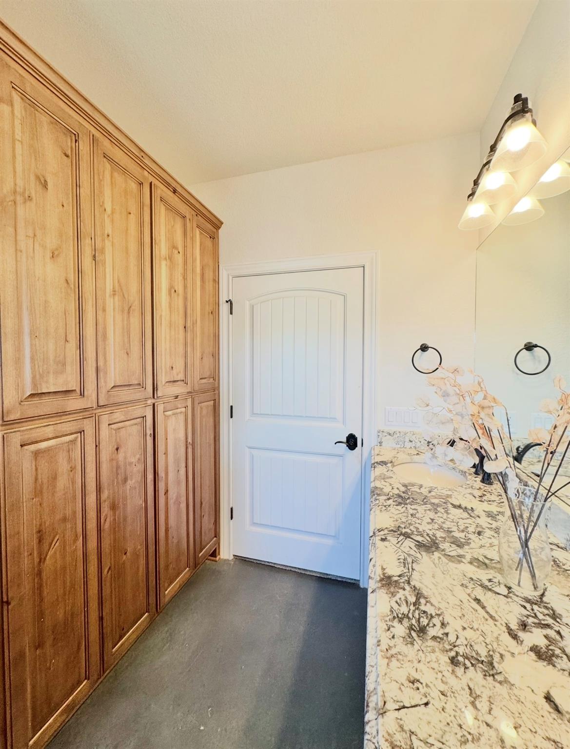 1094 Raintree Ln, Elgin, TX 78621