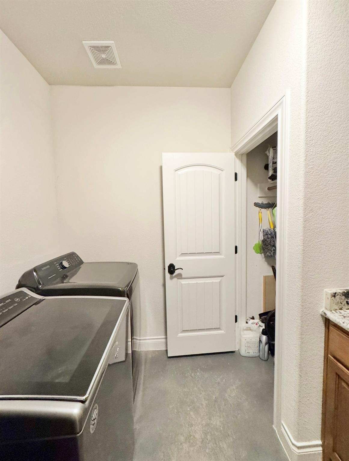 1094 Raintree Ln, Elgin, TX 78621