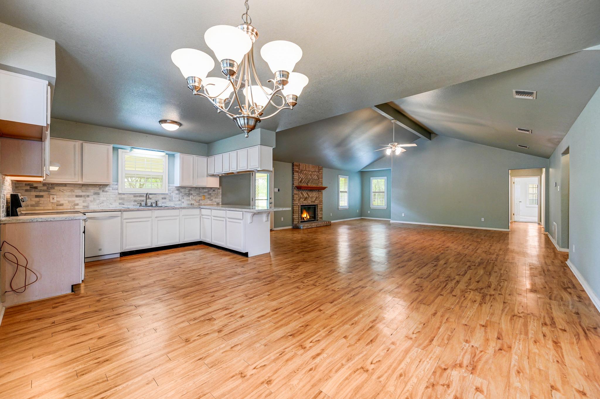 259 Twin Oak Rd, Seguin, TX 78155