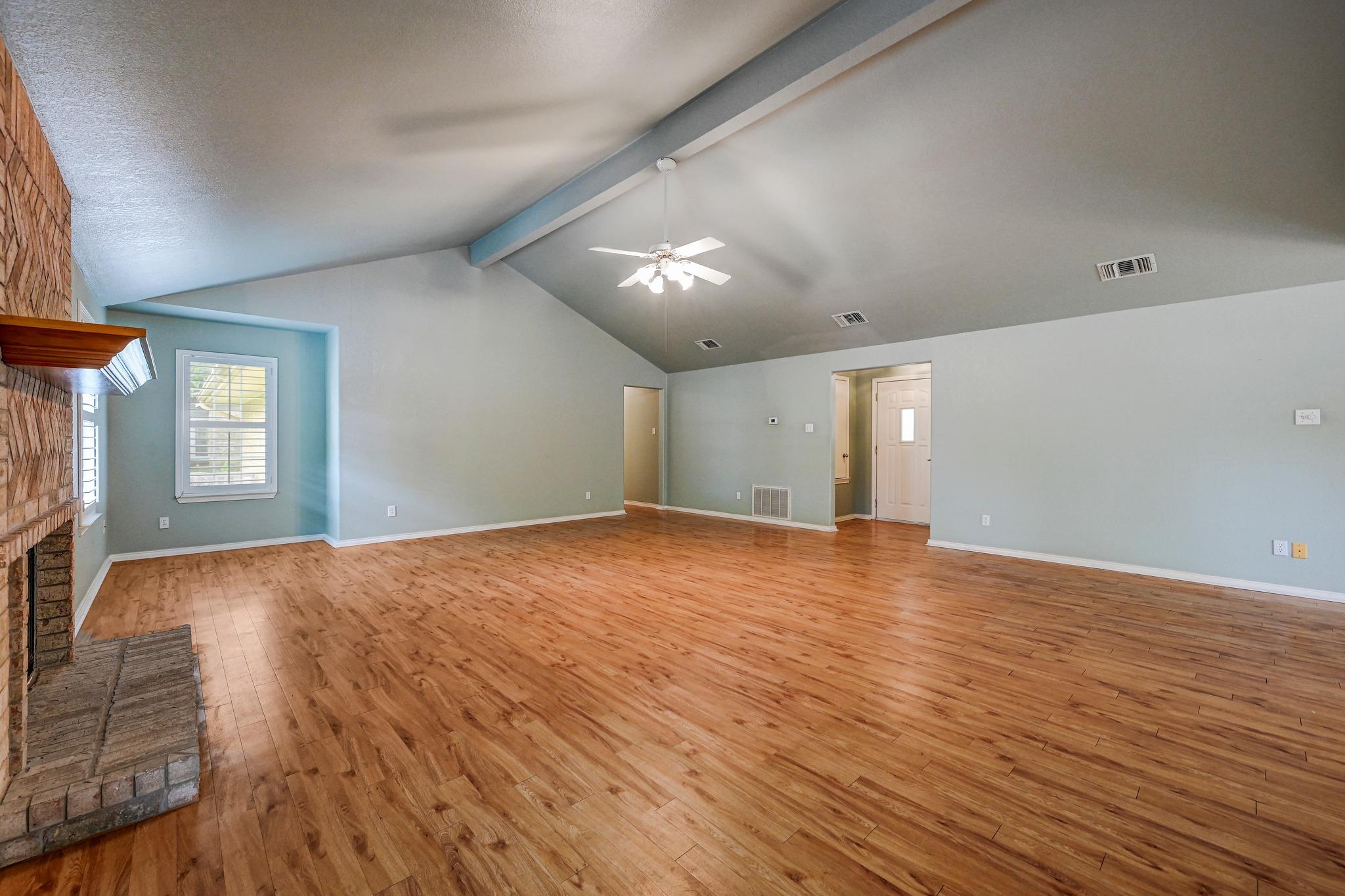 259 Twin Oak Rd, Seguin, TX 78155