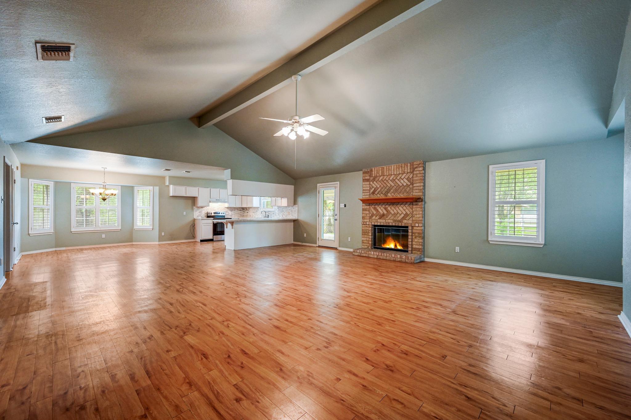 259 Twin Oak Rd, Seguin, TX 78155