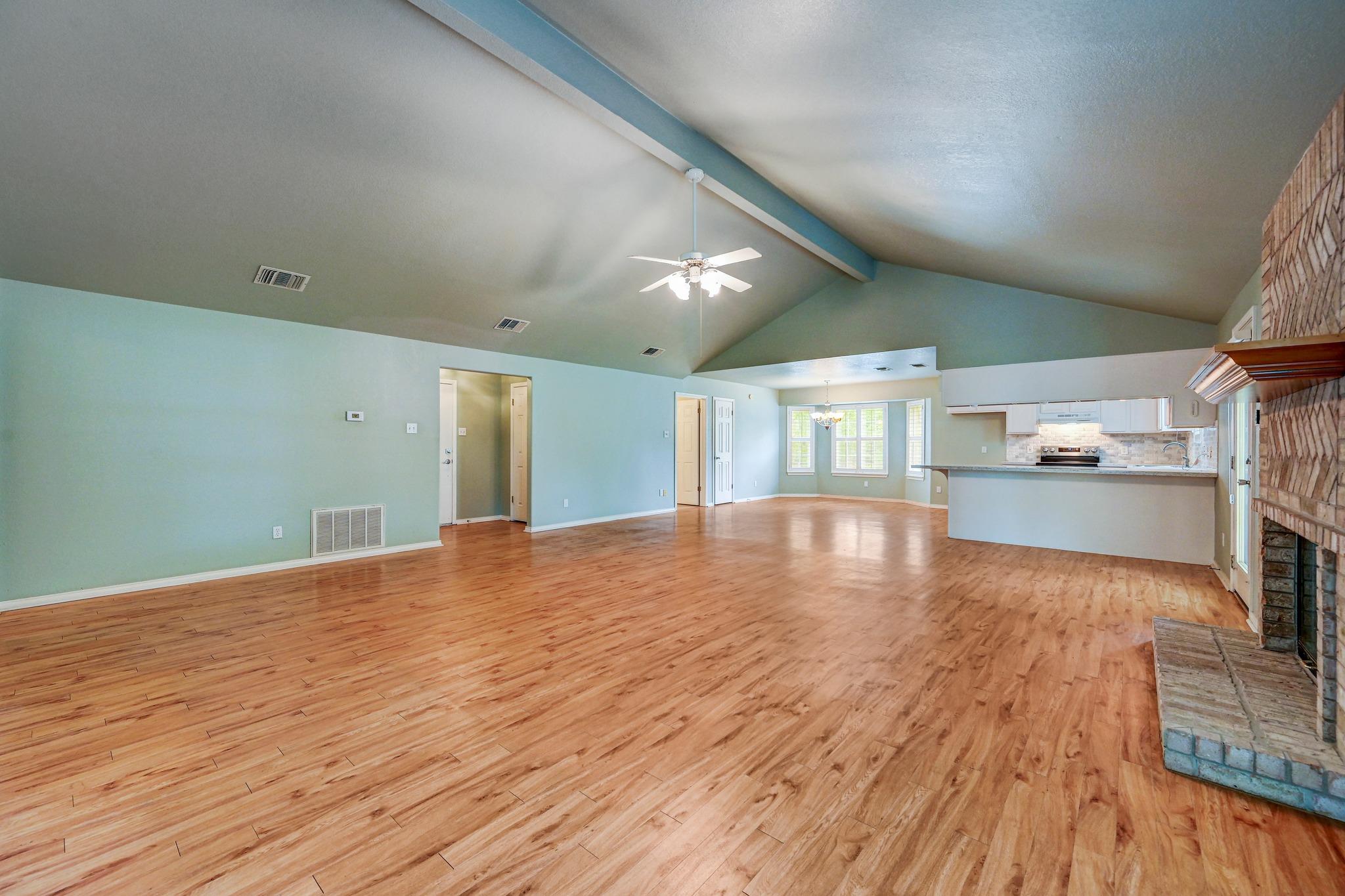 259 Twin Oak Rd, Seguin, TX 78155