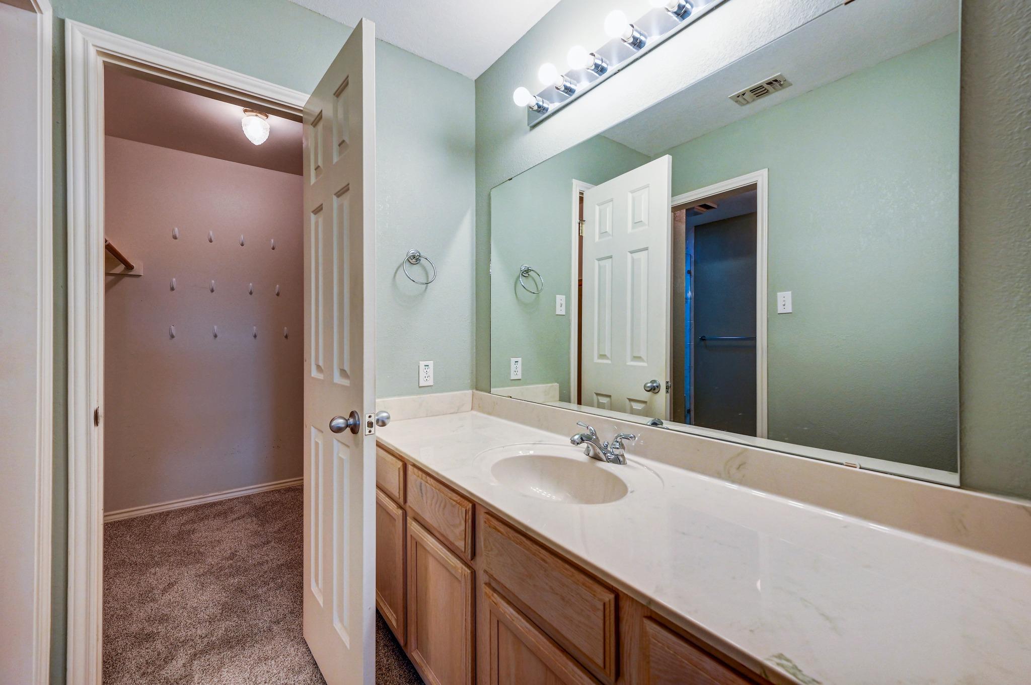 259 Twin Oak Rd, Seguin, TX 78155