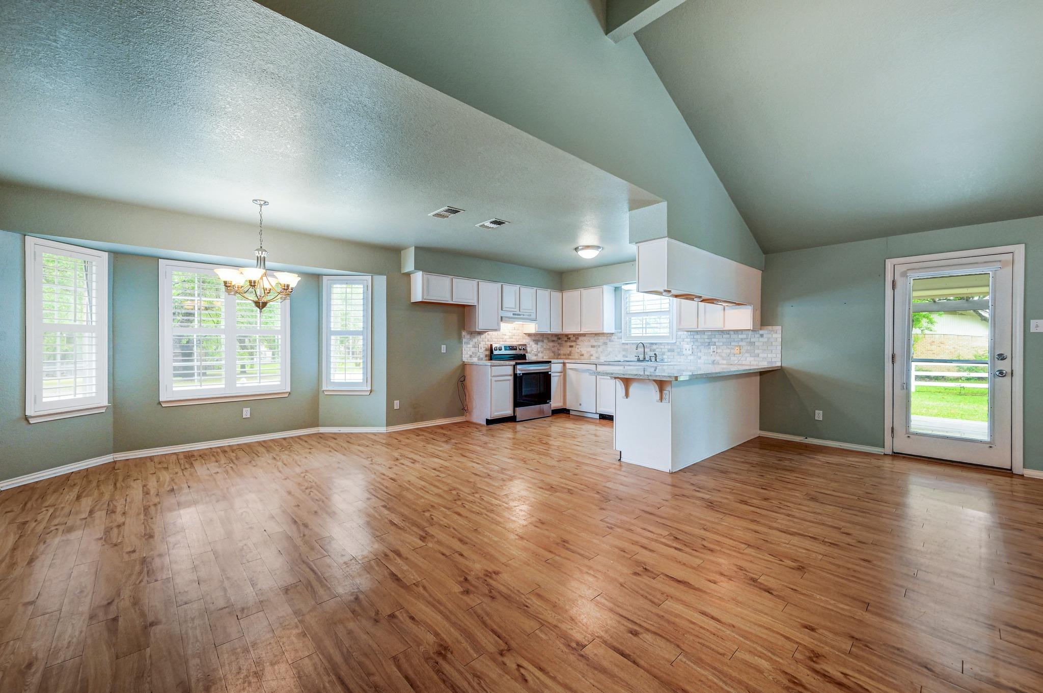 259 Twin Oak Rd, Seguin, TX 78155