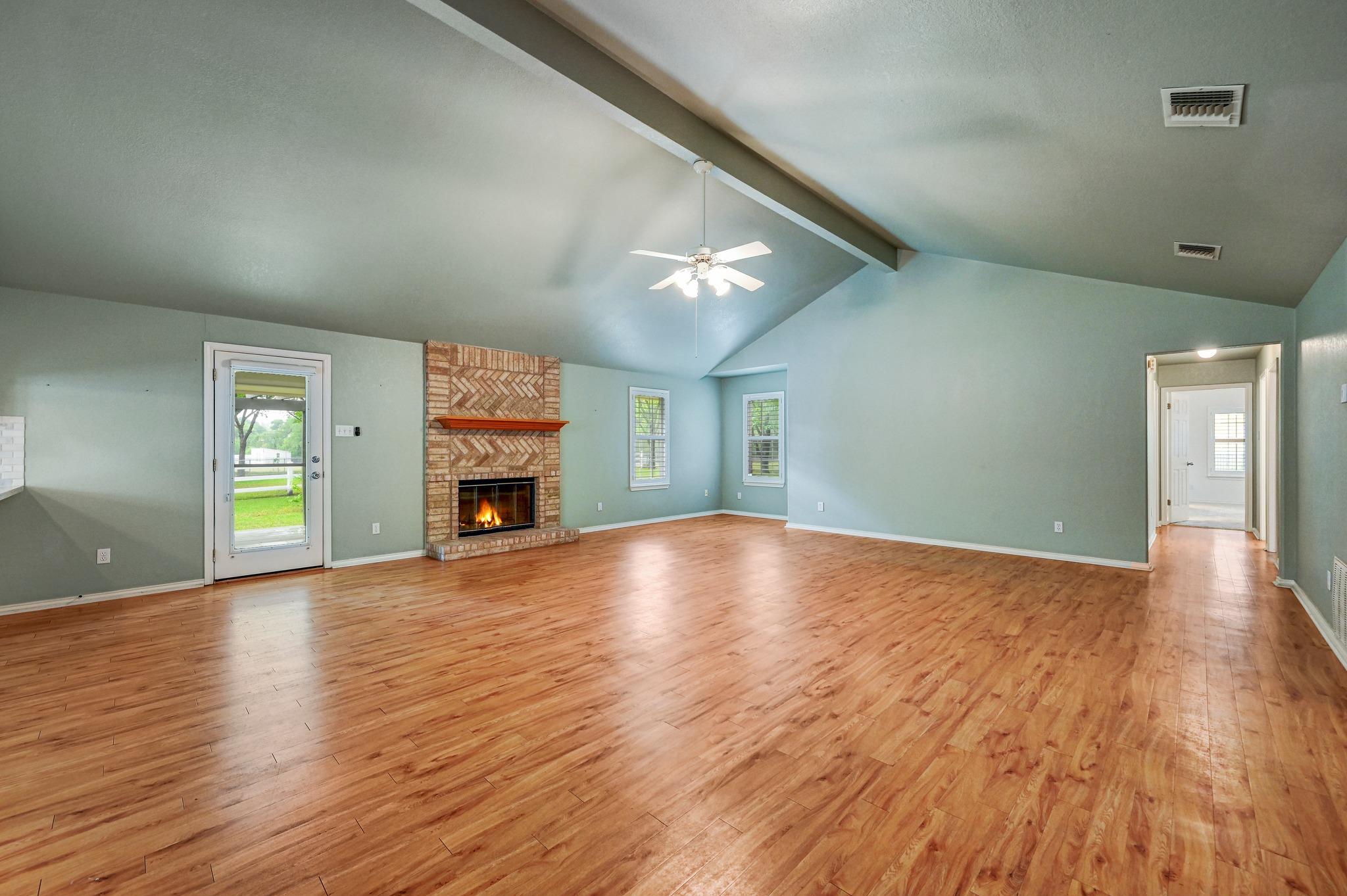 259 Twin Oak Rd, Seguin, TX 78155