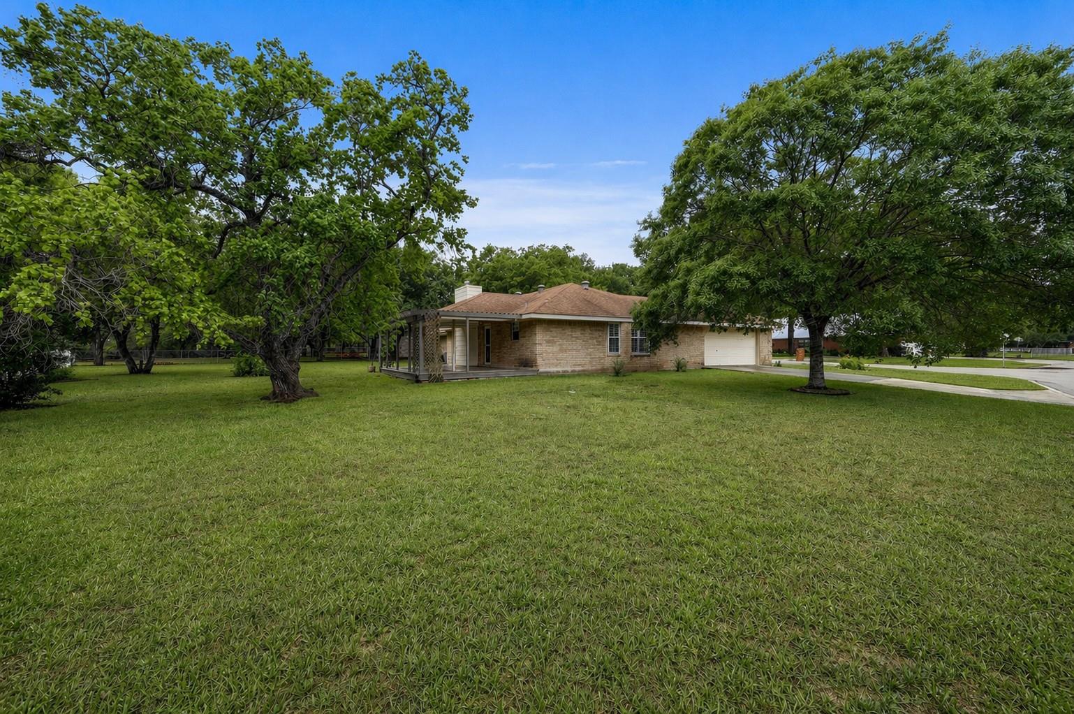 259 Twin Oak Rd, Seguin, TX 78155