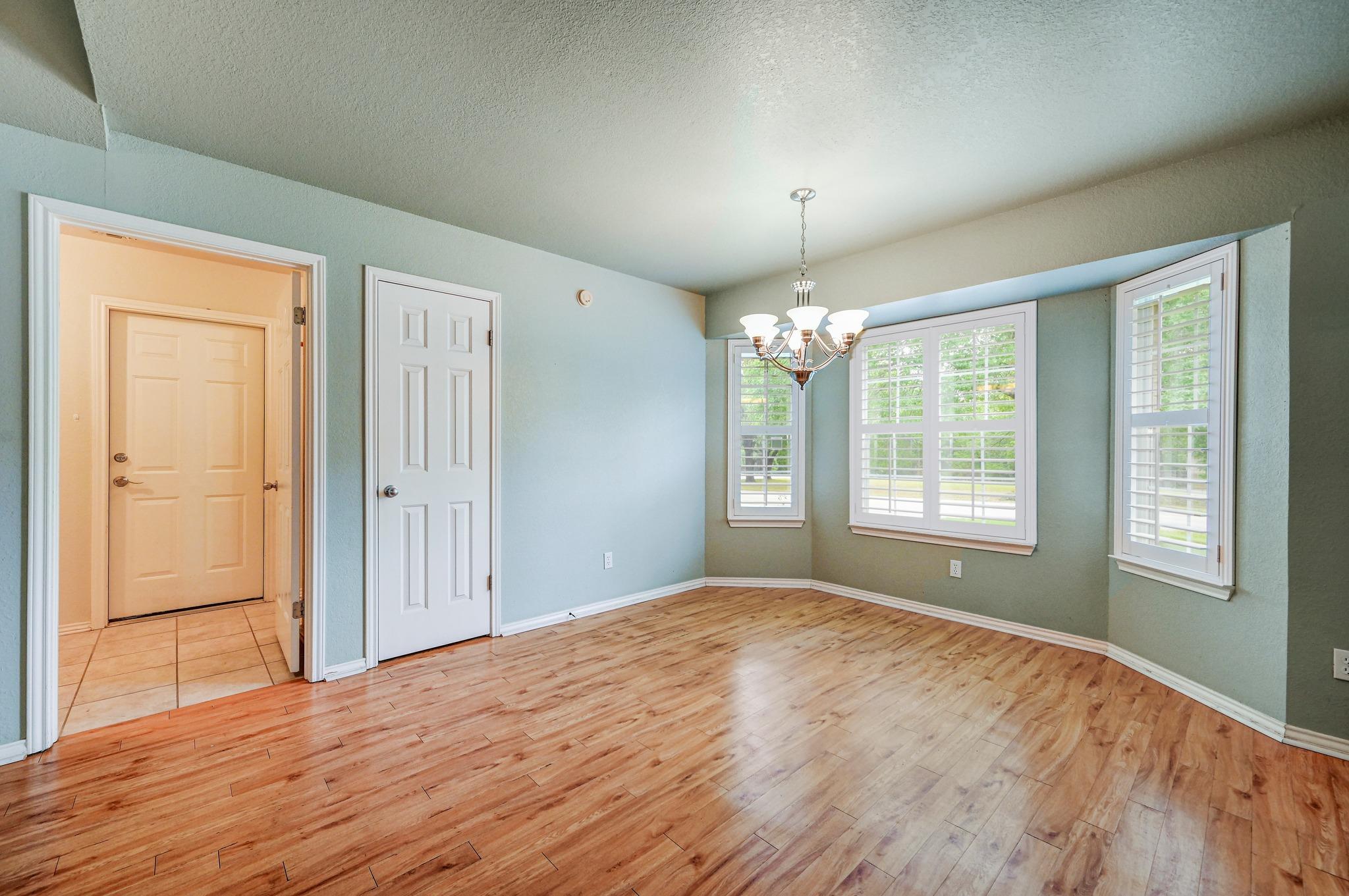 259 Twin Oak Rd, Seguin, TX 78155