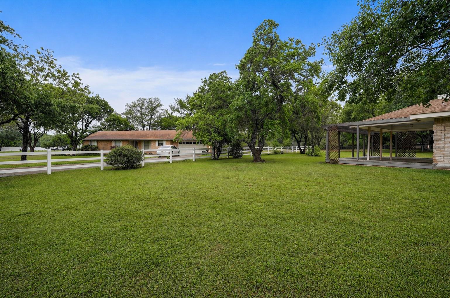 259 Twin Oak Rd, Seguin, TX 78155