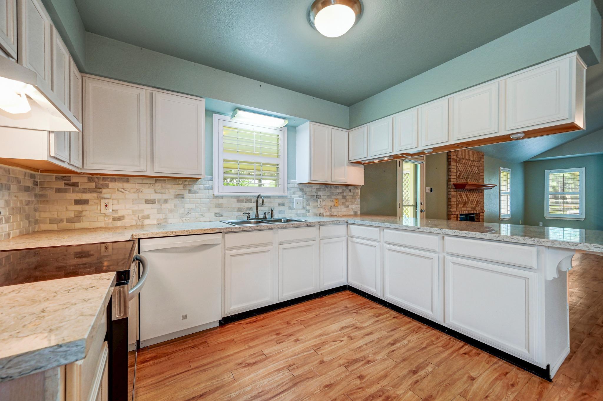 259 Twin Oak Rd, Seguin, TX 78155