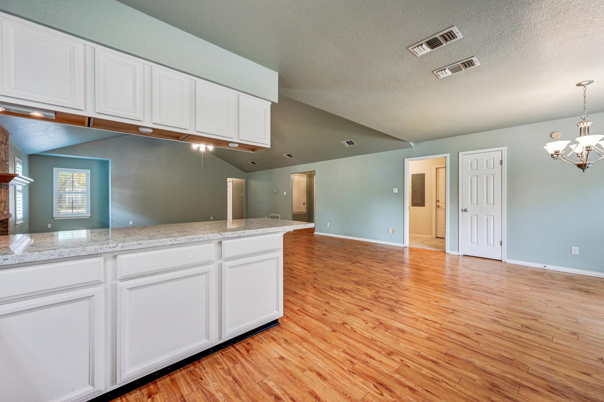 259 Twin Oak Rd, Seguin, TX 78155