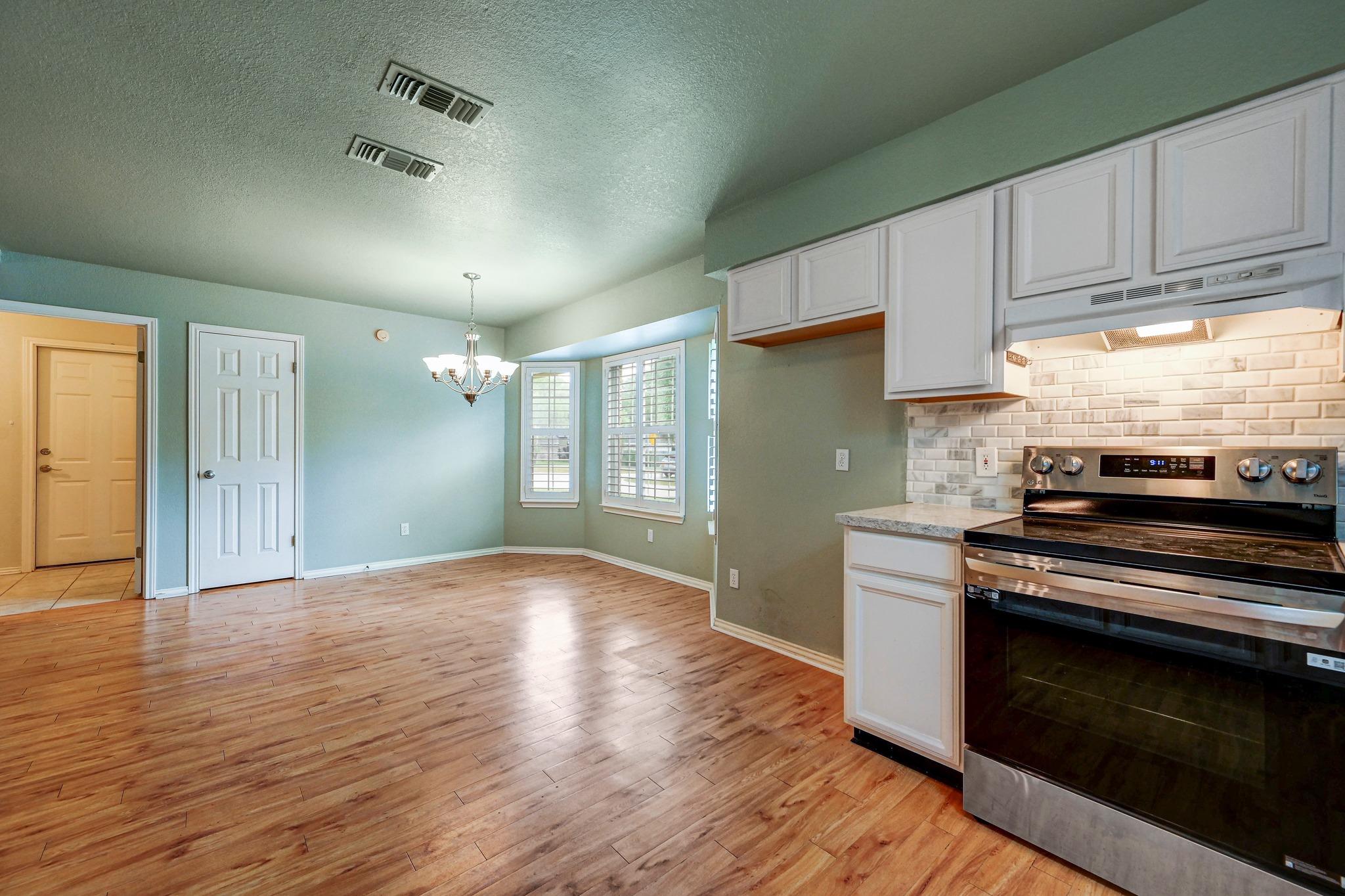 259 Twin Oak Rd, Seguin, TX 78155