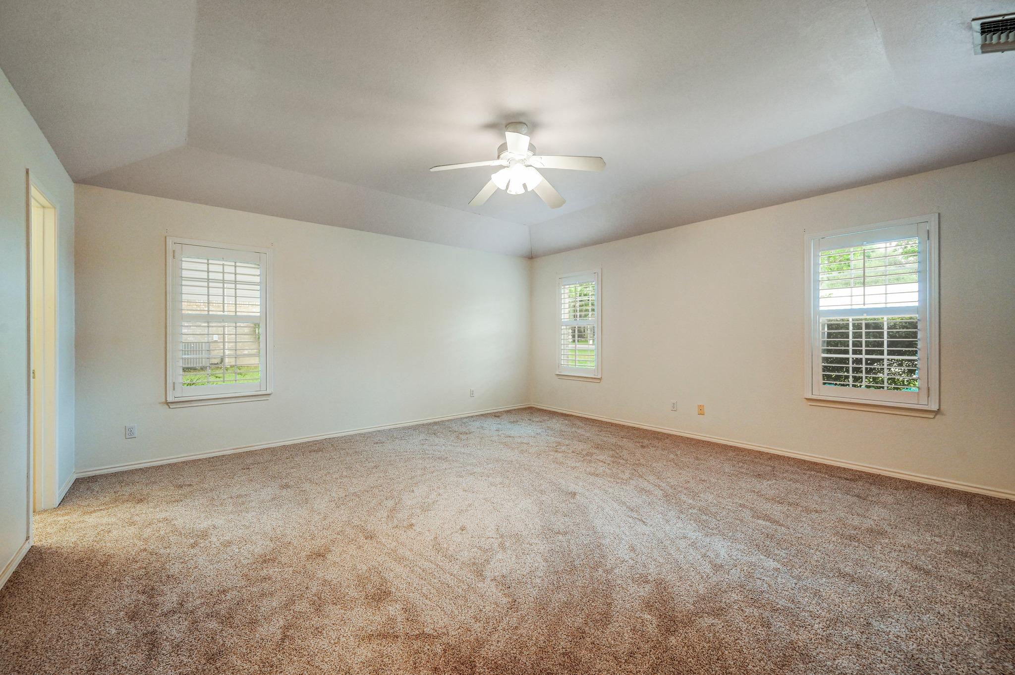 259 Twin Oak Rd, Seguin, TX 78155