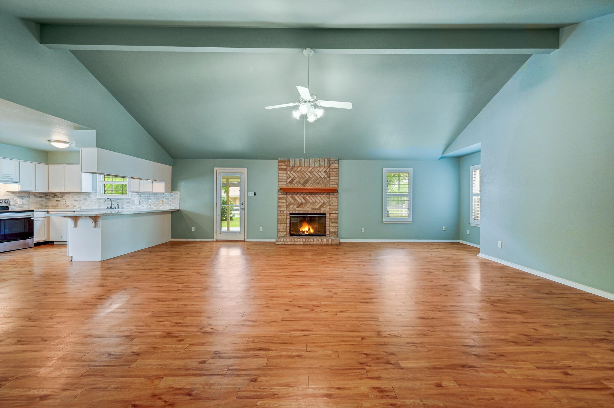 259 Twin Oak Rd, Seguin, TX 78155