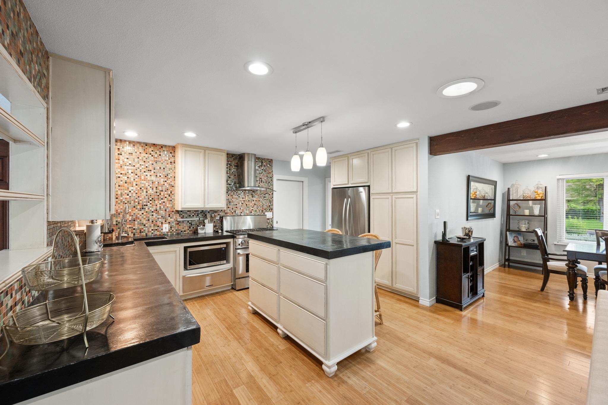 1705 Cloverleaf Dr, Austin, TX 78723