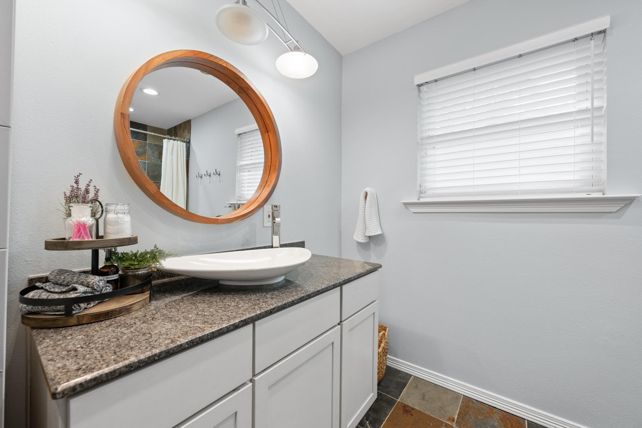 1705 Cloverleaf Dr, Austin, TX 78723