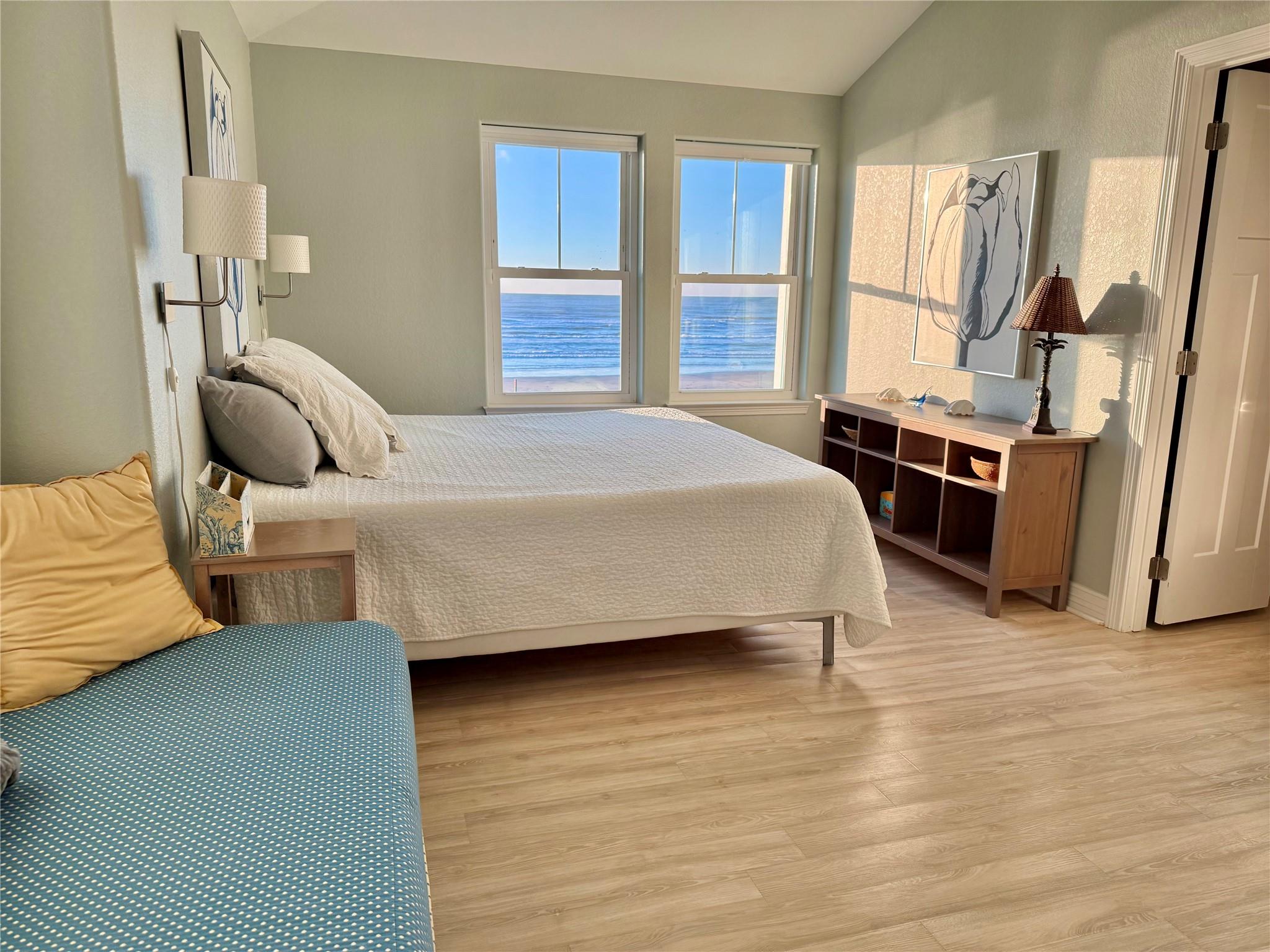 107 Mar Vista Ct, Freeport, TX 77541