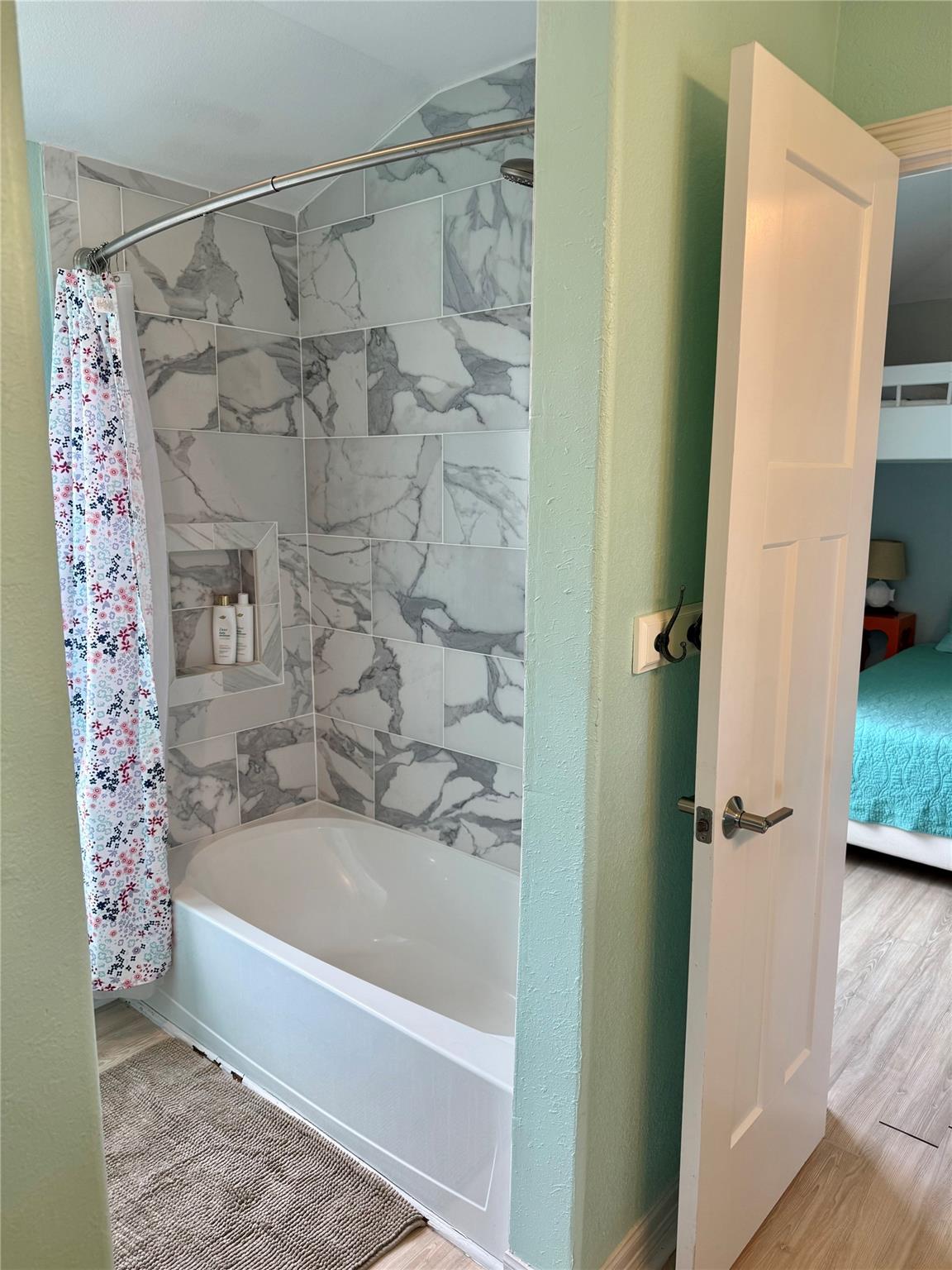 107 Mar Vista Ct, Freeport, TX 77541