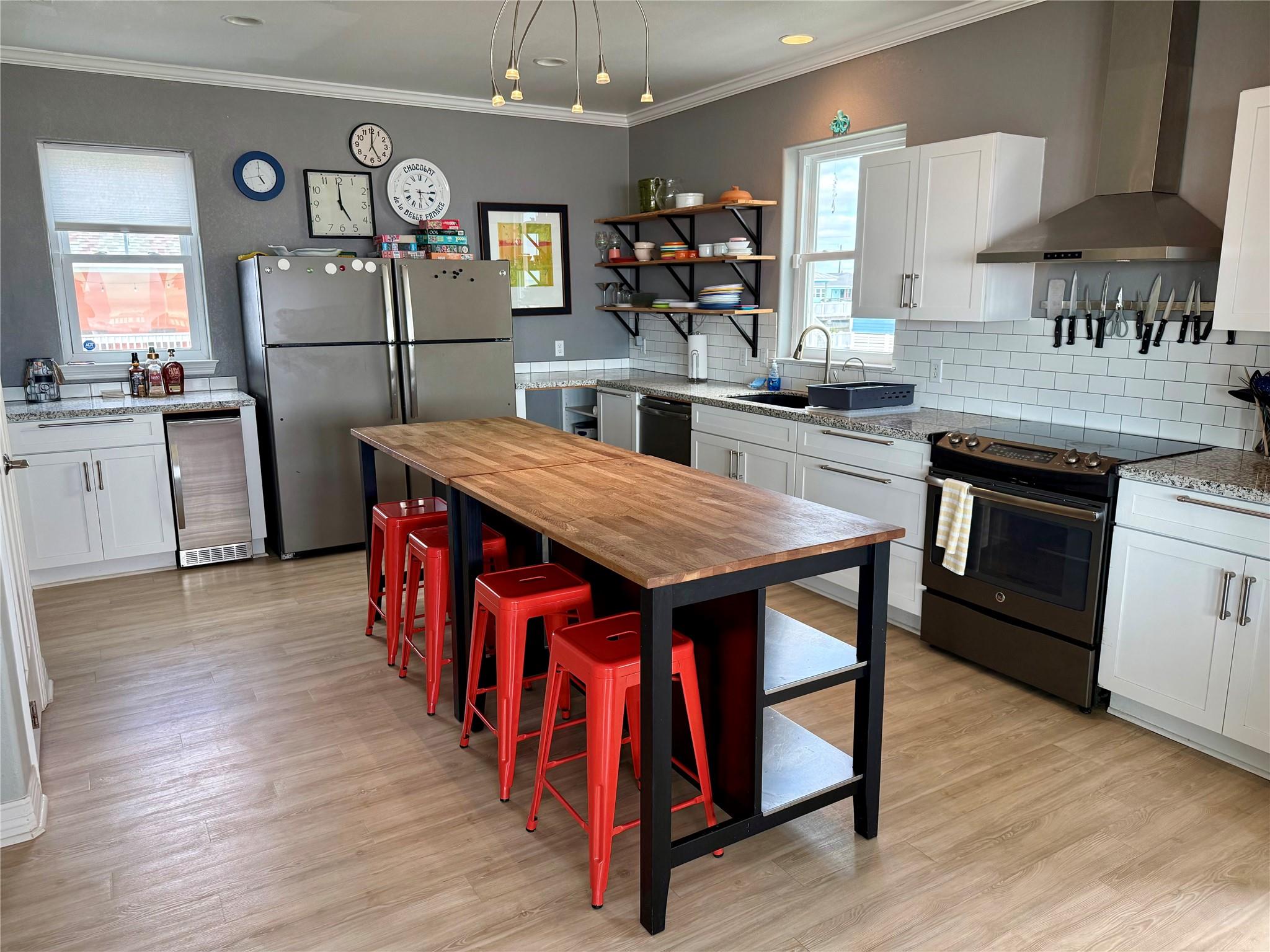 107 Mar Vista Ct, Freeport, TX 77541