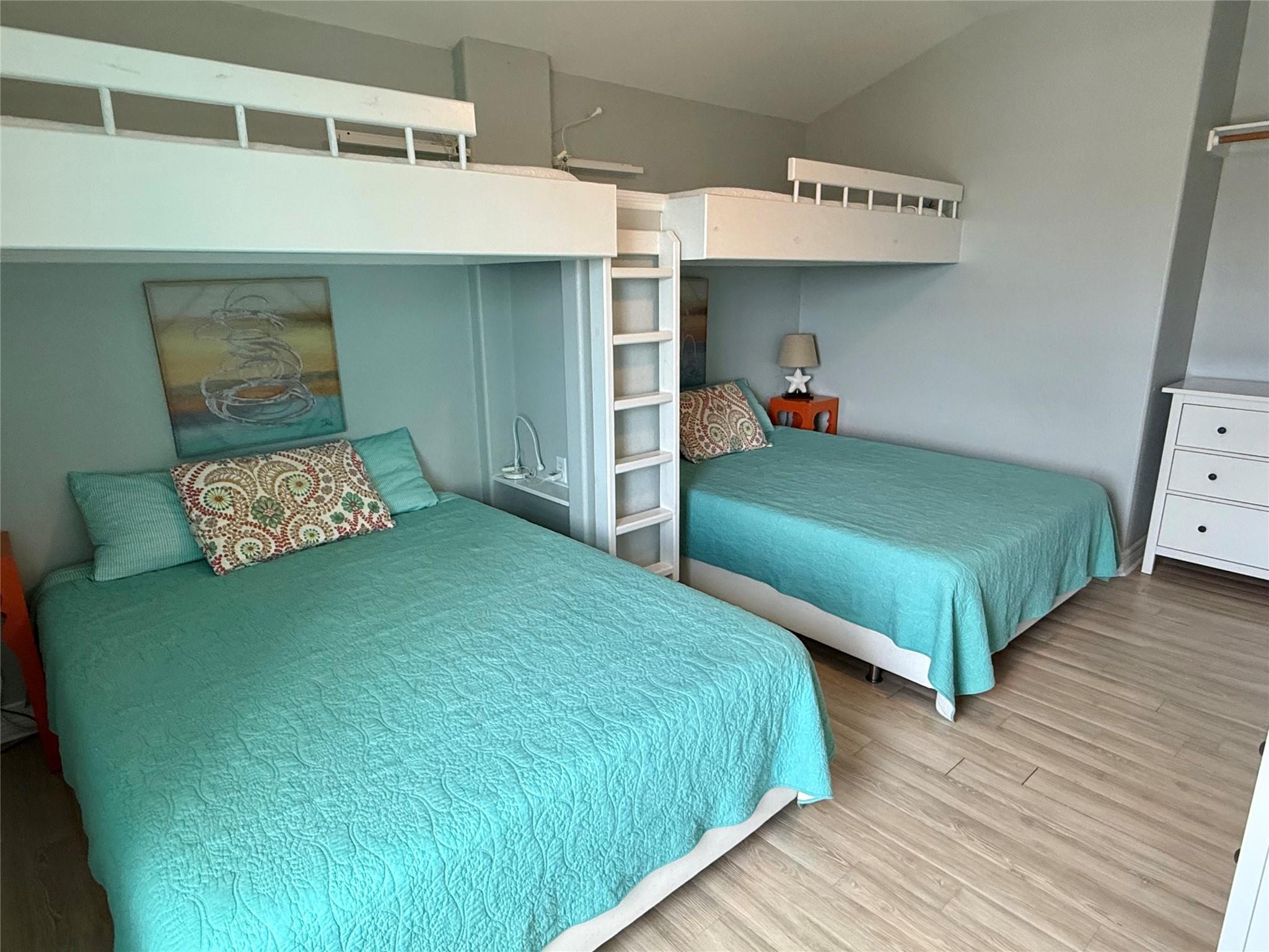 107 Mar Vista Ct, Freeport, TX 77541