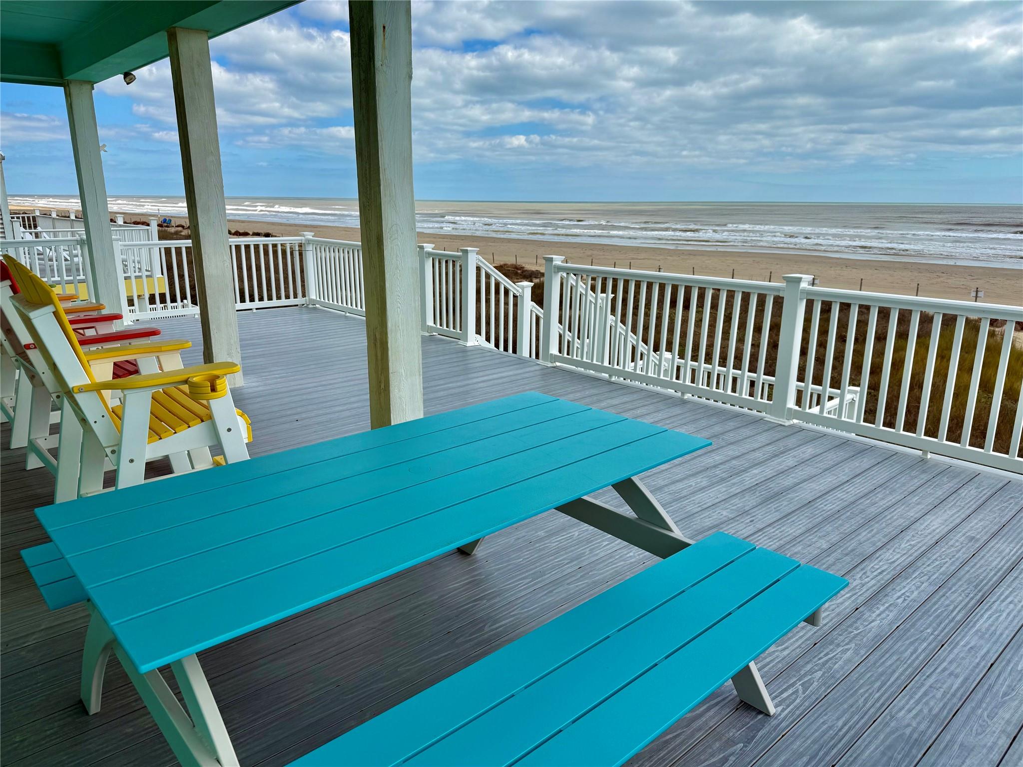 107 Mar Vista Ct, Freeport, TX 77541