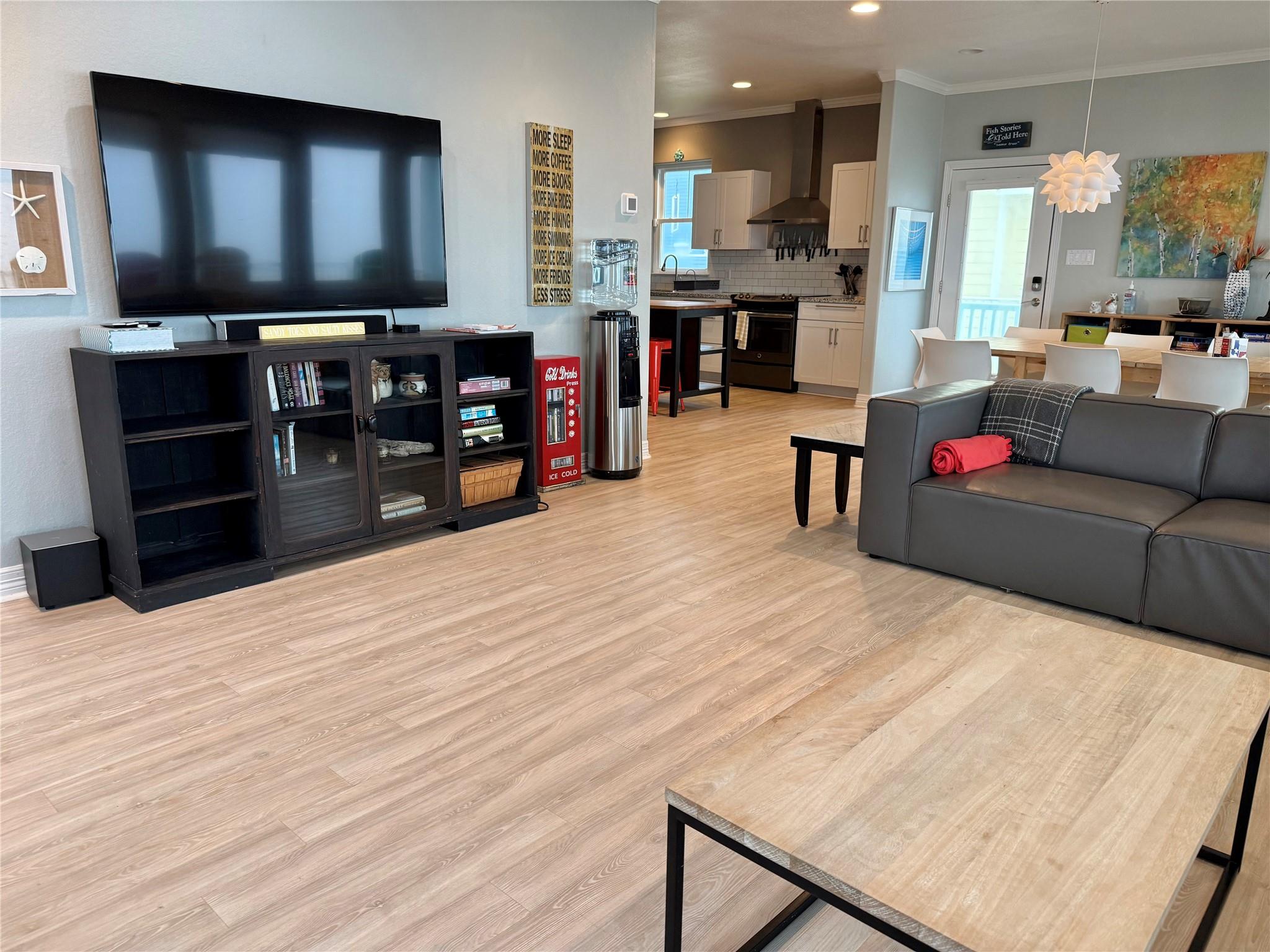 107 Mar Vista Ct, Freeport, TX 77541