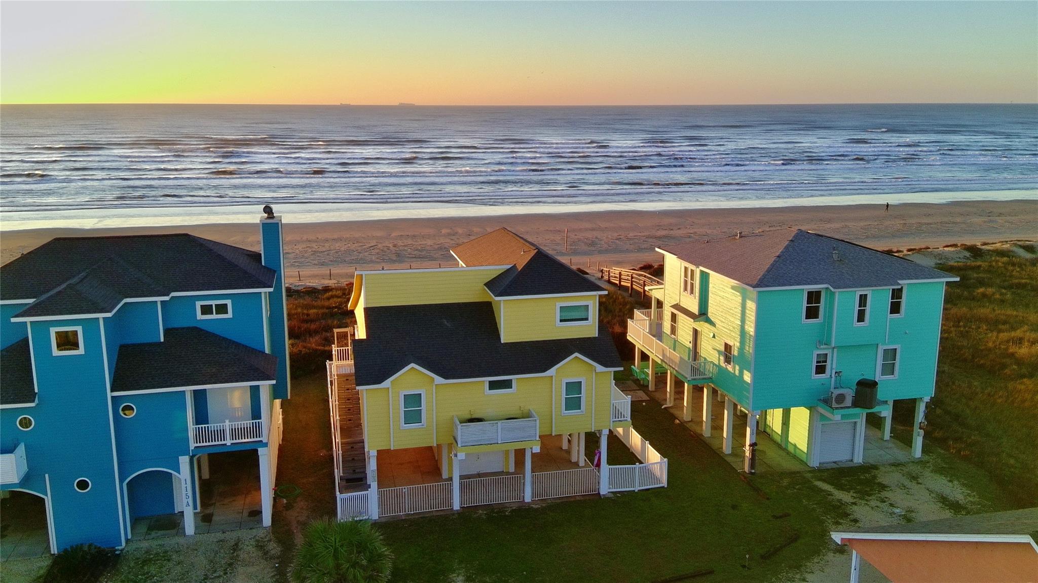 107 Mar Vista Ct, Freeport, TX 77541