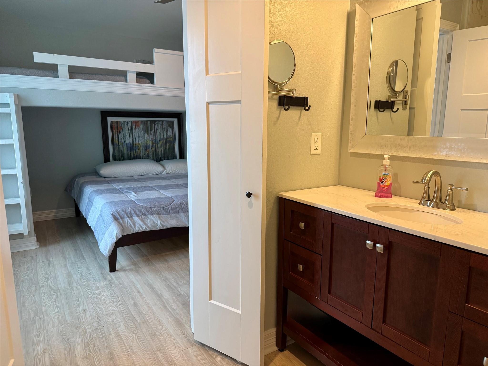 107 Mar Vista Ct, Freeport, TX 77541