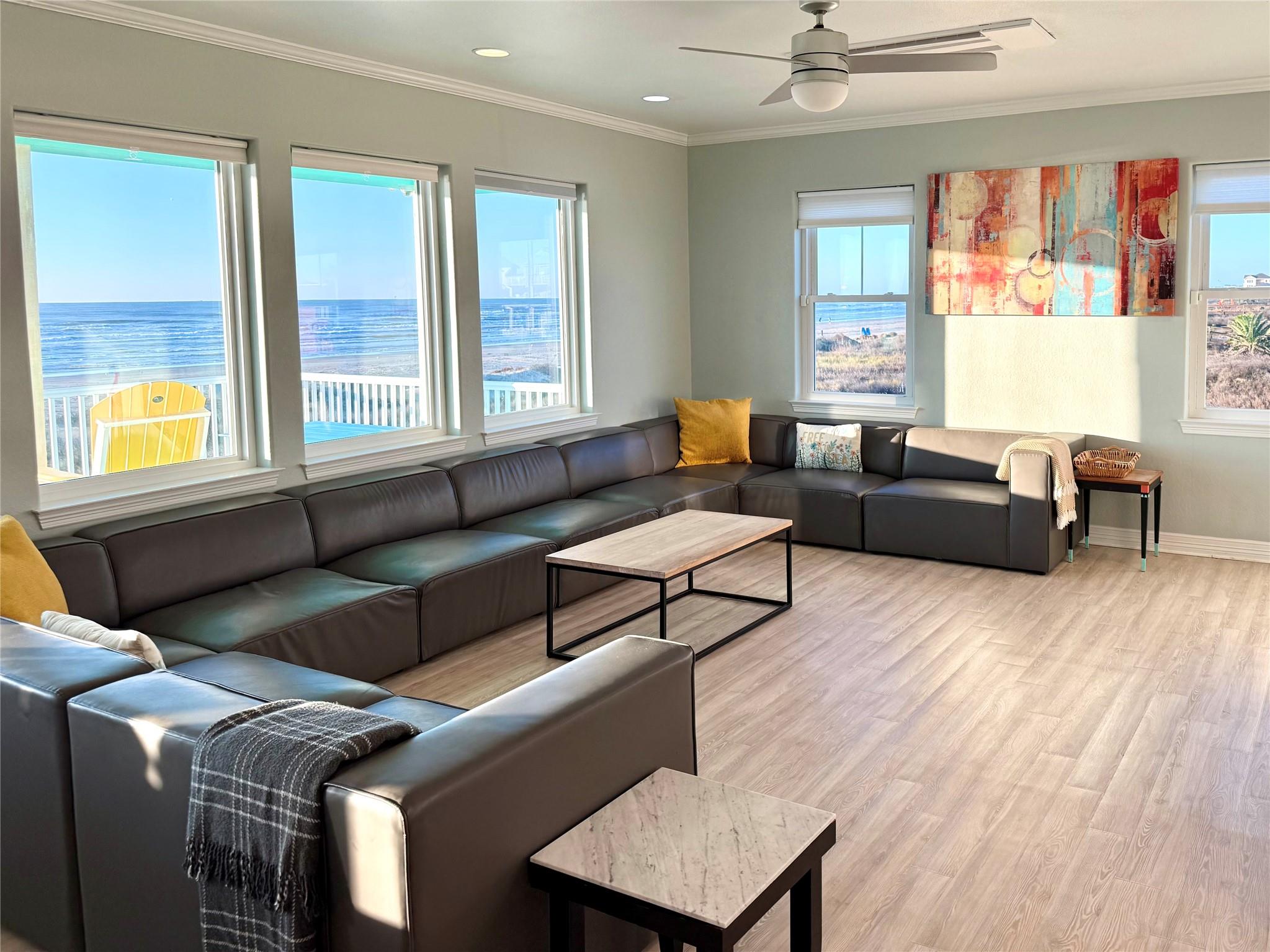 107 Mar Vista Ct, Freeport, TX 77541