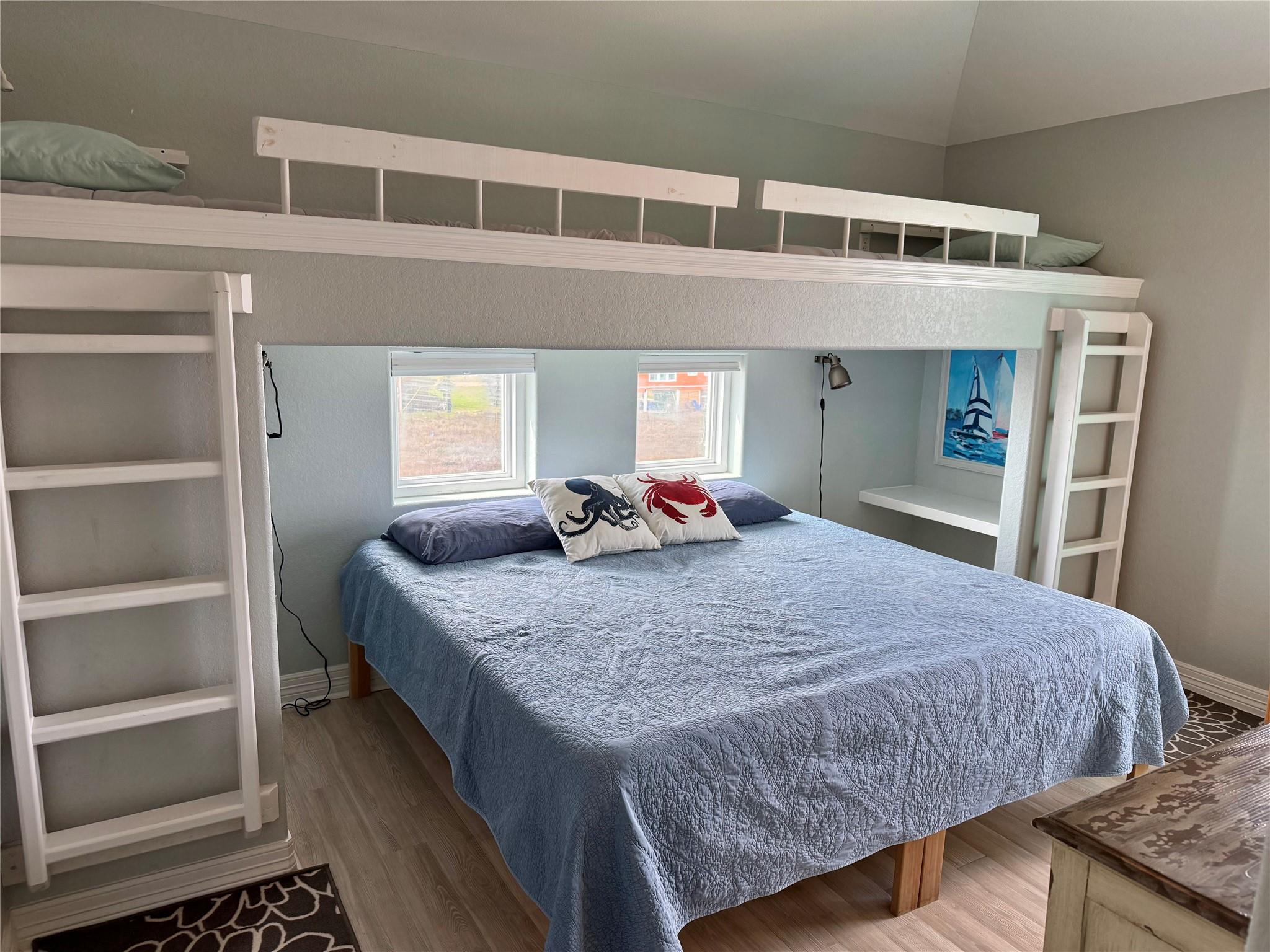 107 Mar Vista Ct, Freeport, TX 77541