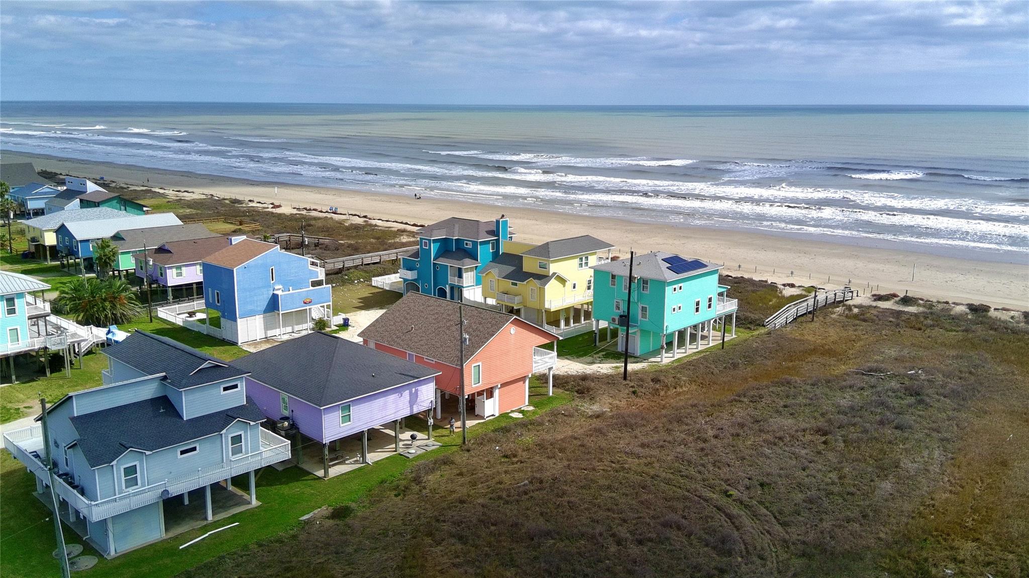 107 Mar Vista Ct, Freeport, TX 77541