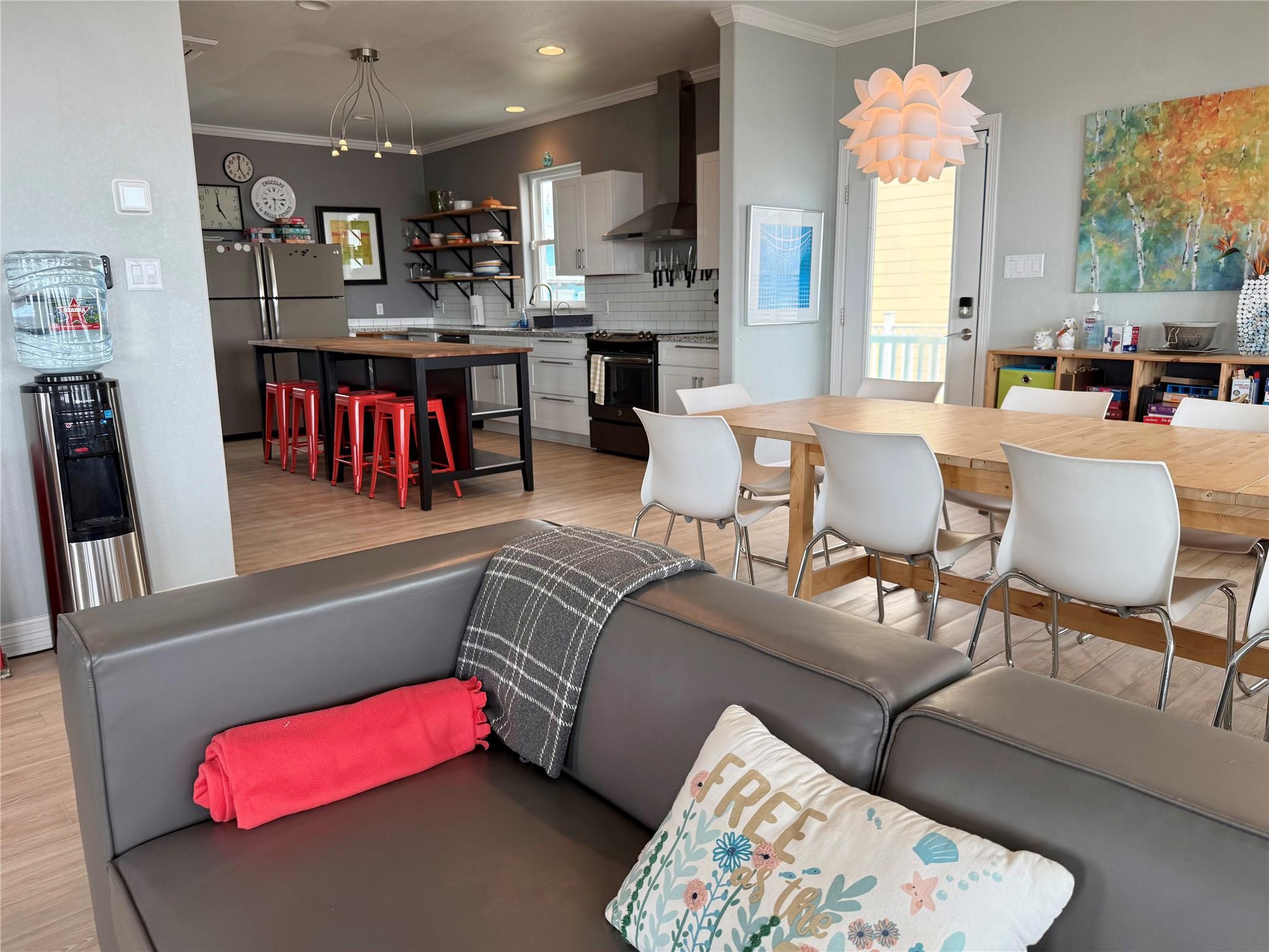 107 Mar Vista Ct, Freeport, TX 77541