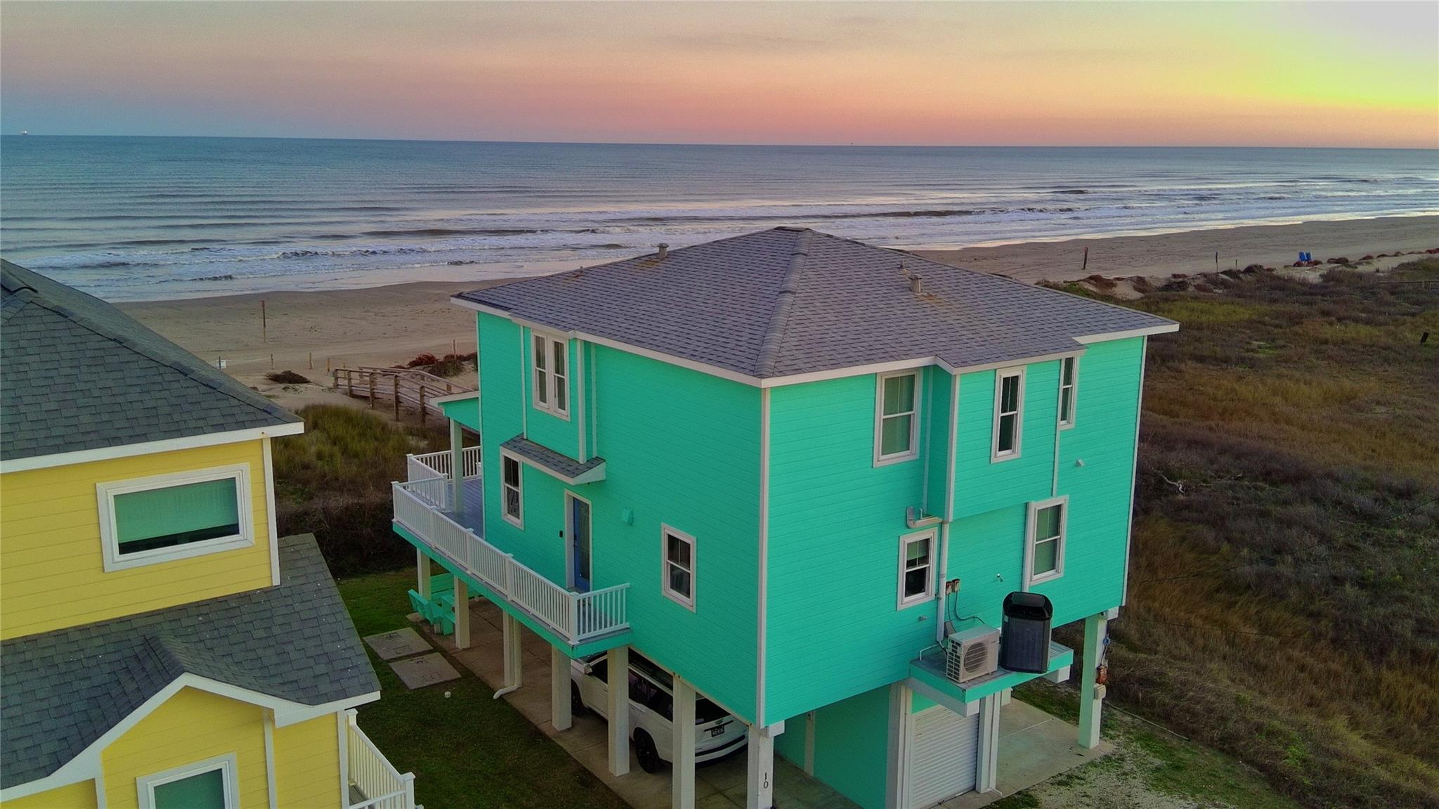 107 Mar Vista Ct, Freeport, TX 77541