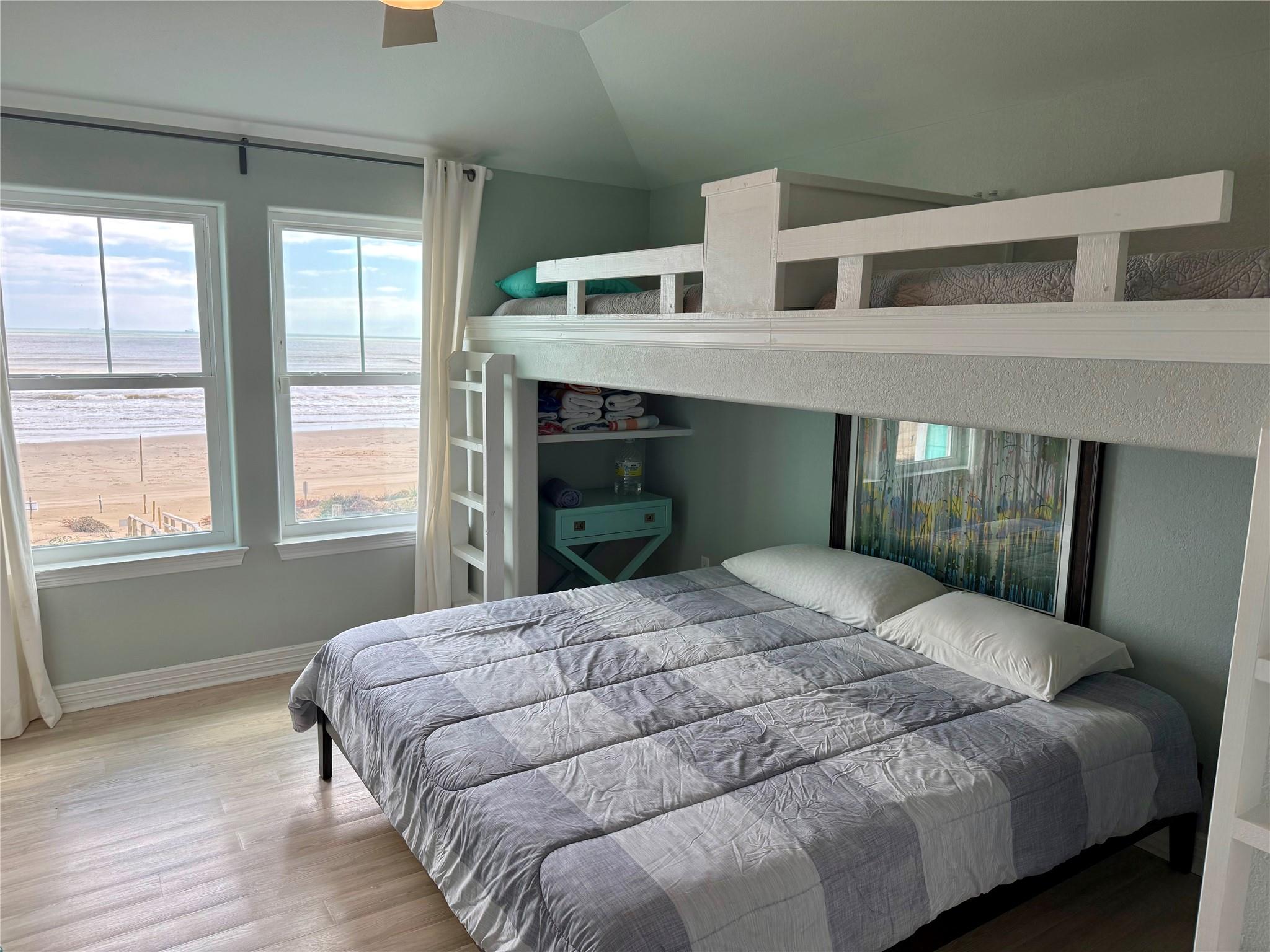 107 Mar Vista Ct, Freeport, TX 77541