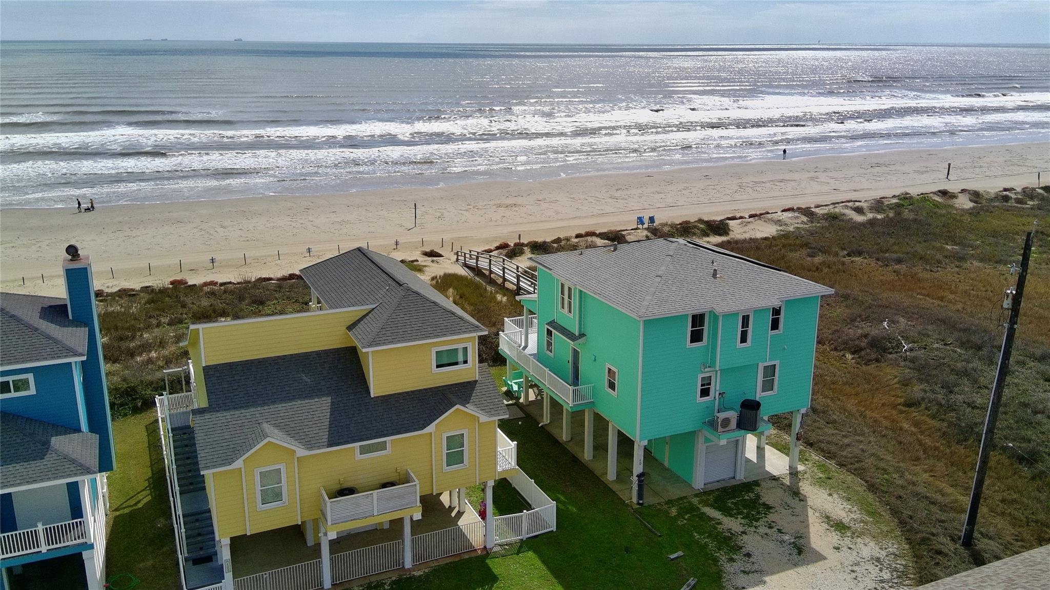 107 Mar Vista Ct, Freeport, TX 77541