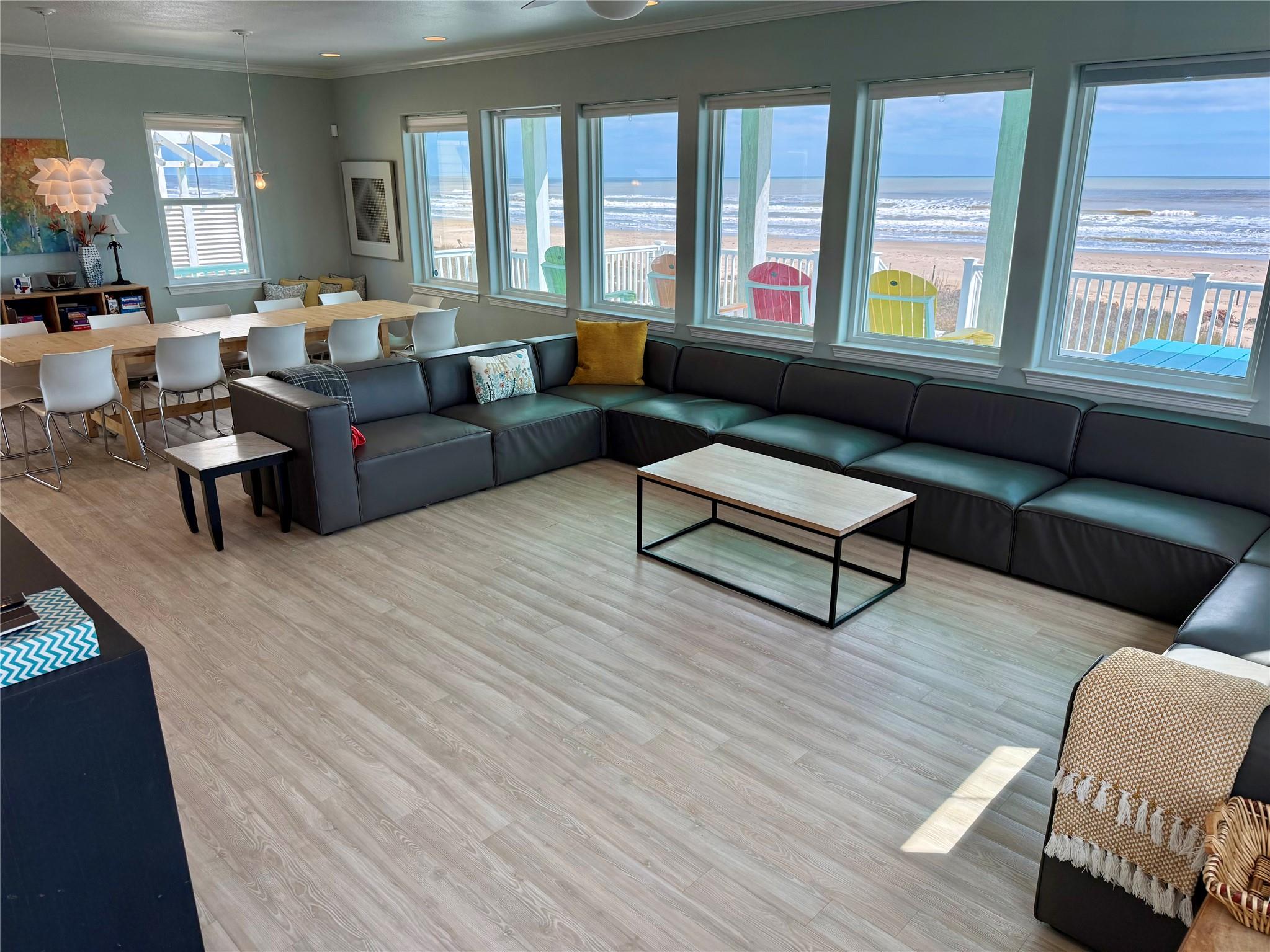 107 Mar Vista Ct, Freeport, TX 77541