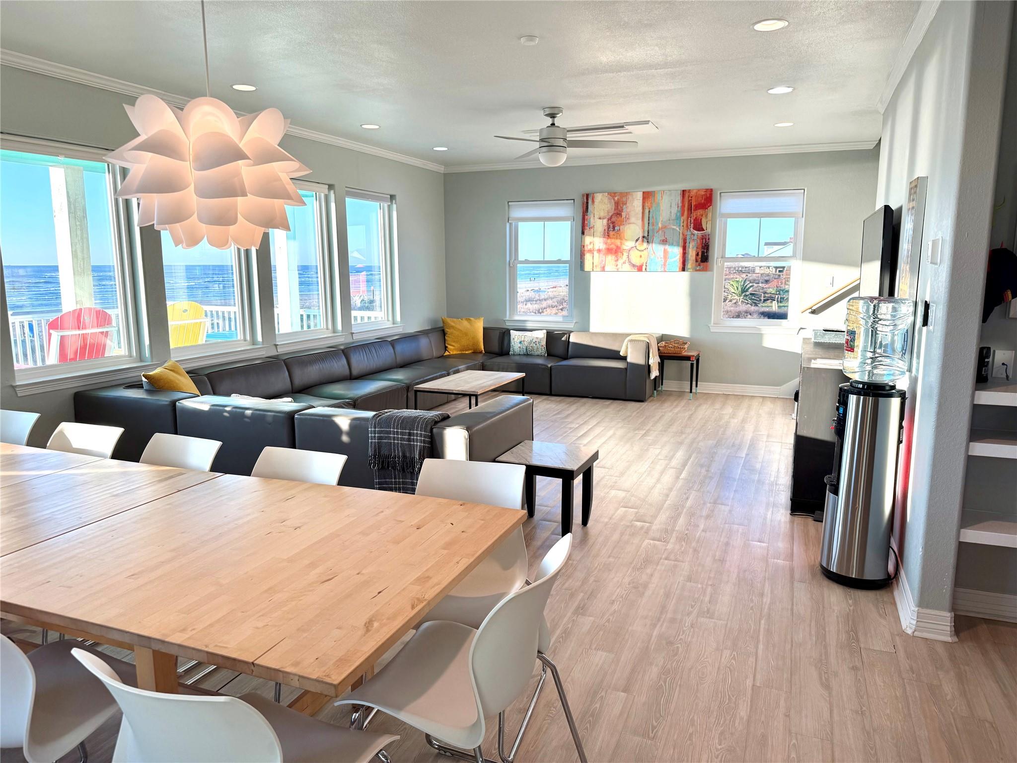 107 Mar Vista Ct, Freeport, TX 77541