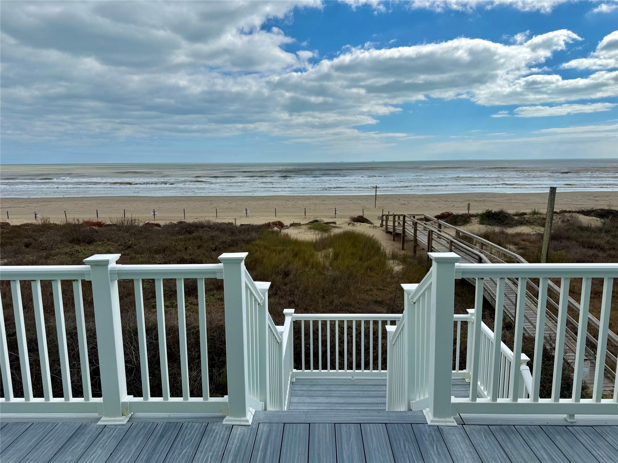 107 Mar Vista Ct, Freeport, TX 77541