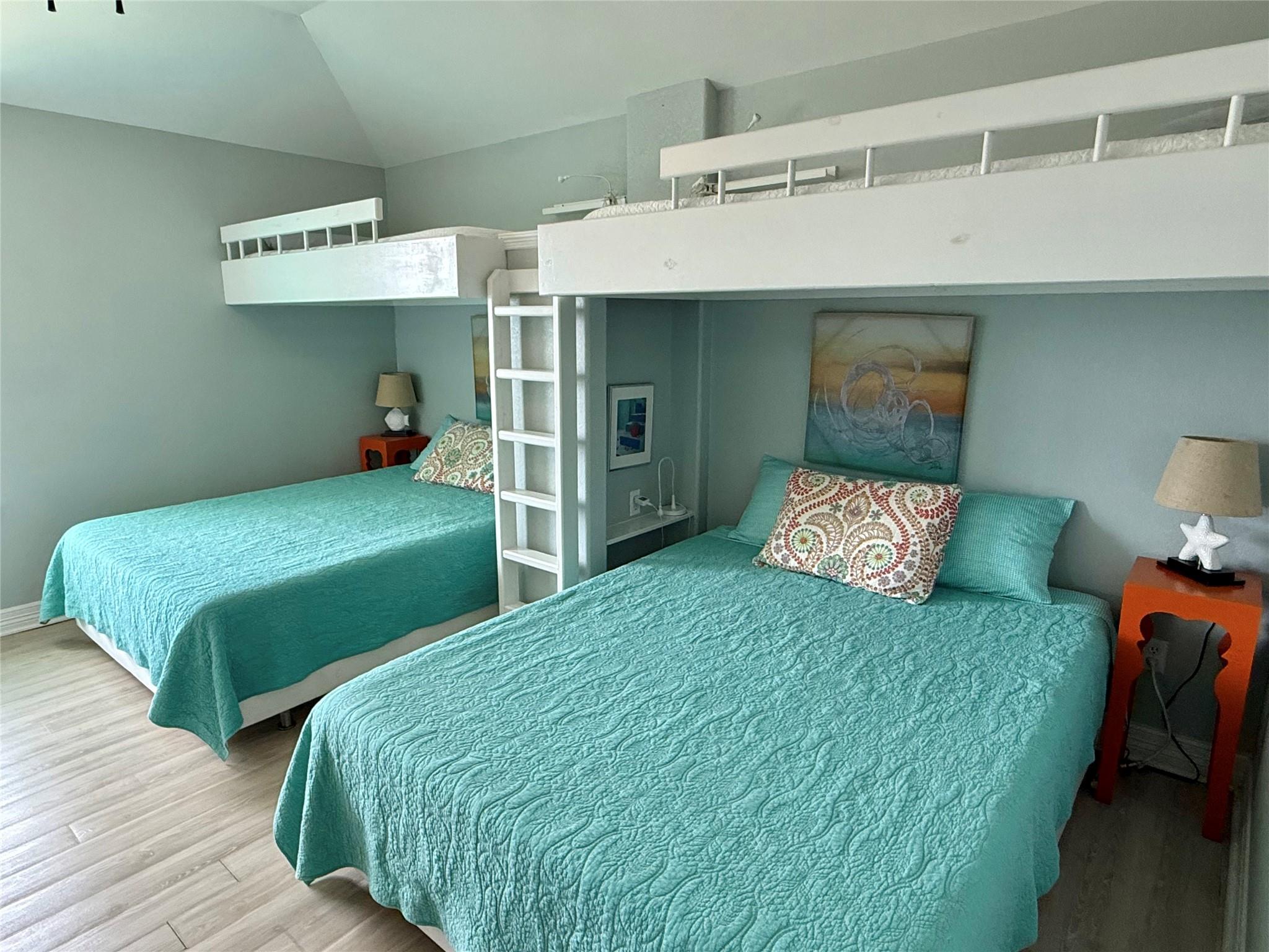 107 Mar Vista Ct, Freeport, TX 77541