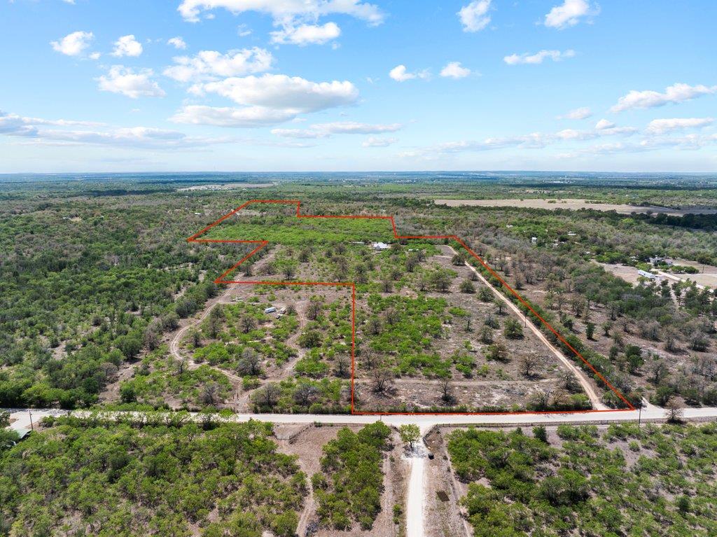 2124 Bugtussle Ln, Luling, TX 78648