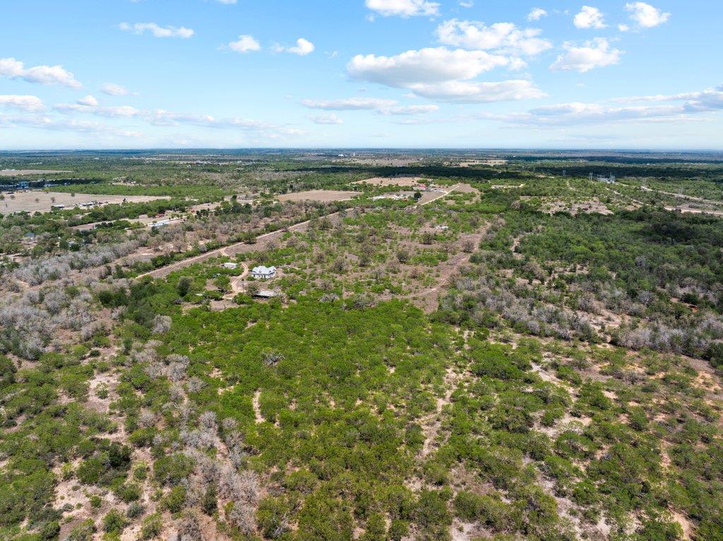 2124 Bugtussle Ln, Luling, TX 78648