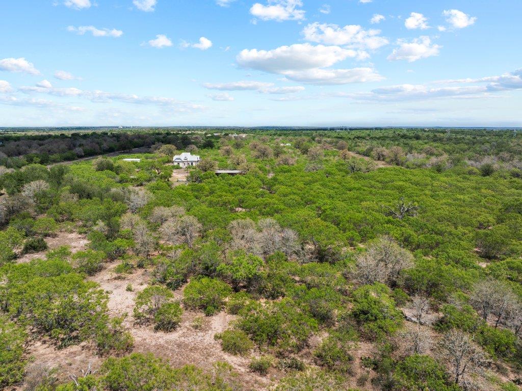 2124 Bugtussle Ln, Luling, TX 78648