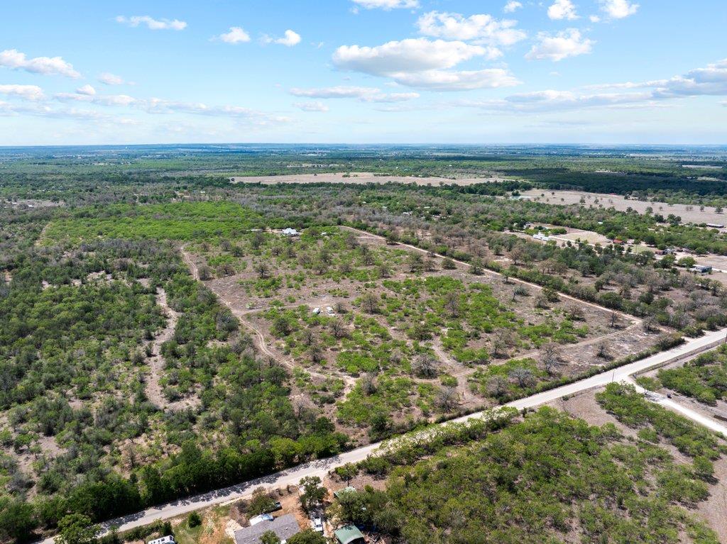 2124 Bugtussle Ln, Luling, TX 78648