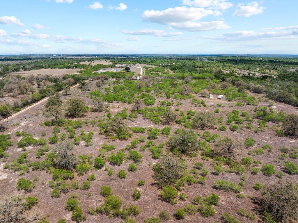 2124 Bugtussle Ln, Luling, TX 78648