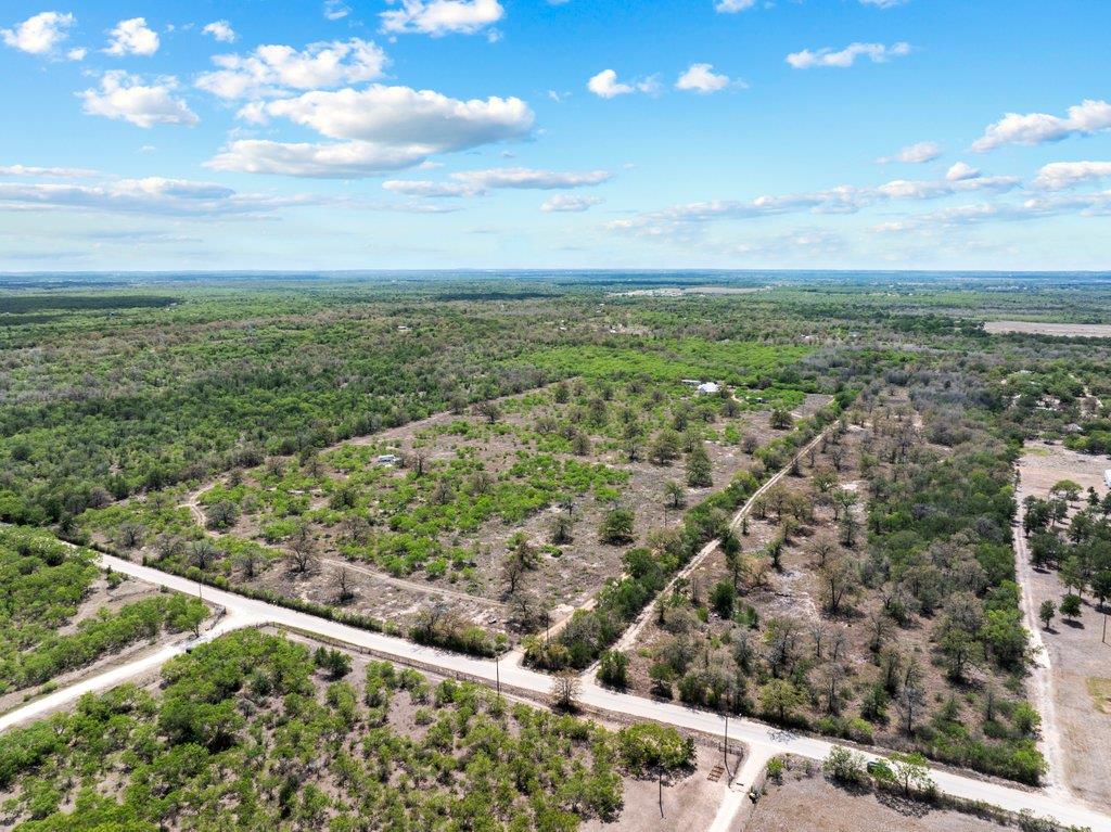 2124 Bugtussle Ln, Luling, TX 78648