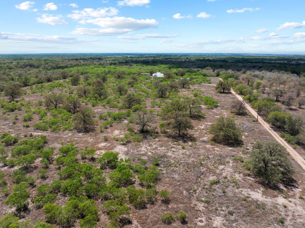 2124 Bugtussle Ln, Luling, TX 78648