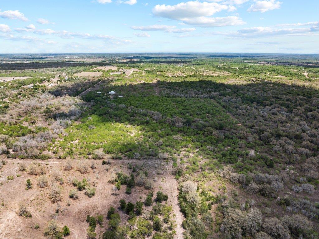 2124 Bugtussle Ln, Luling, TX 78648